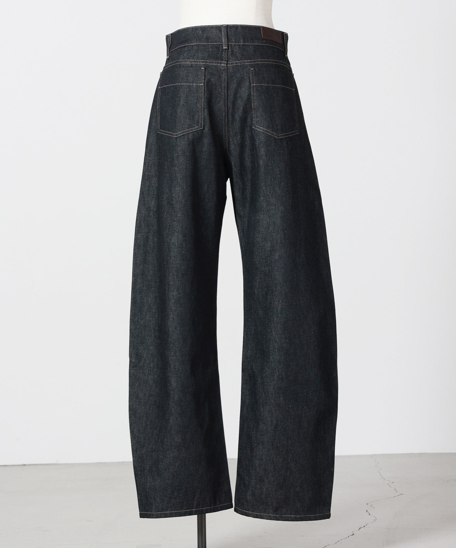 LEMAIRE(ルメール)】 HIGH WAISTED CURVED PANTS｜PARIGOT ONLINE