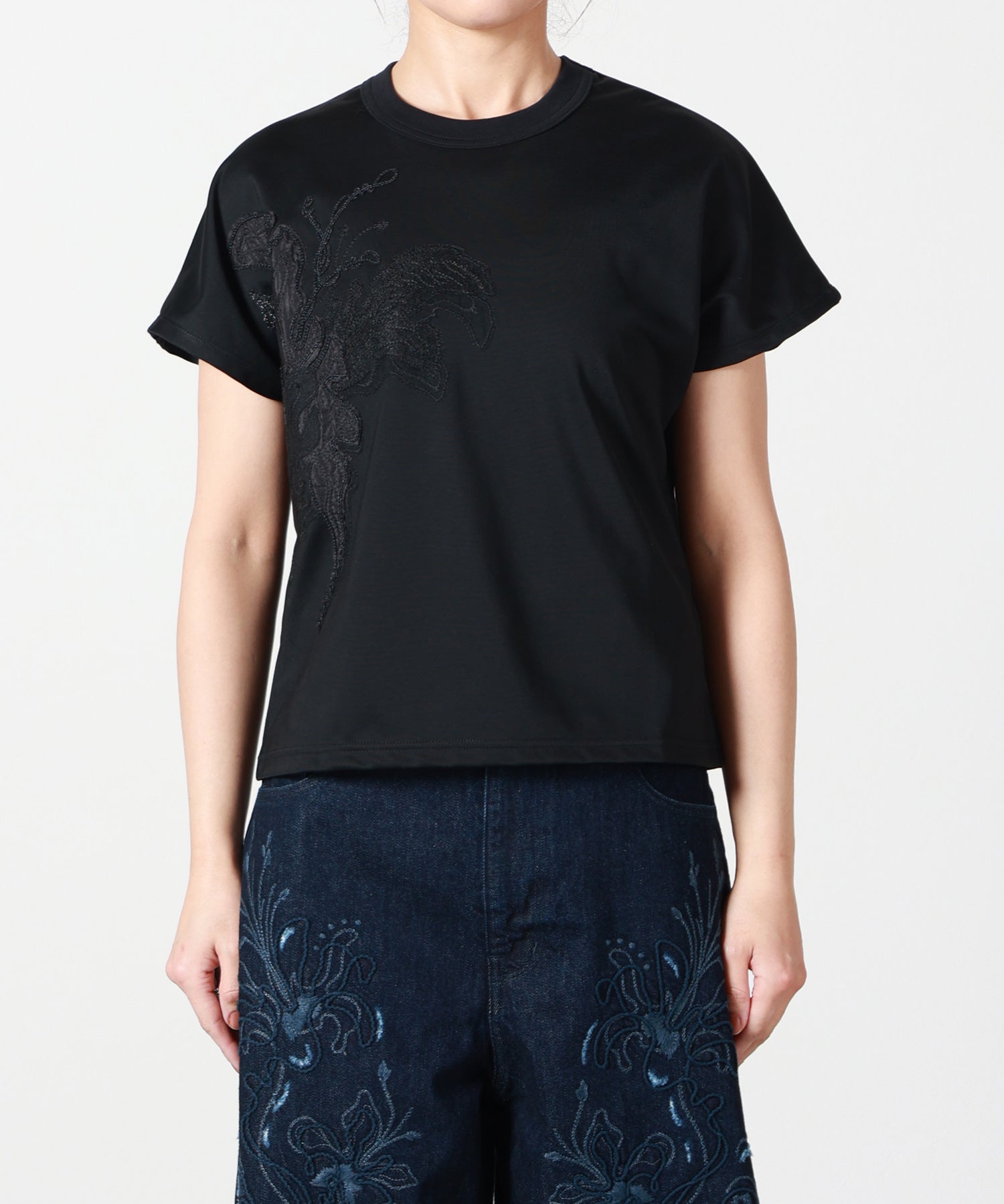 MURRAL(ミューラル)】 Flutter patchwork embroidered tops｜PARIGOT