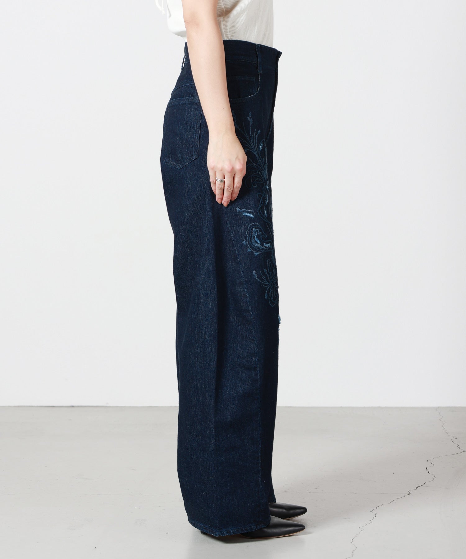 MURRAL(ミューラル)】 Nerine embroidered denim slacks｜PARIGOT
