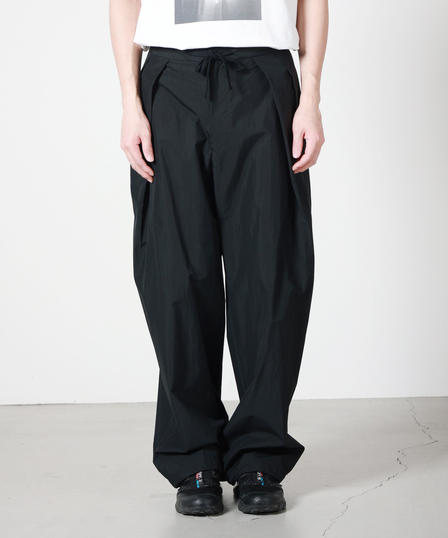 CINOH(チノ)】 DRAWSTRING WIDE TROUSERS｜PARIGOT ONLINE（パリゴ