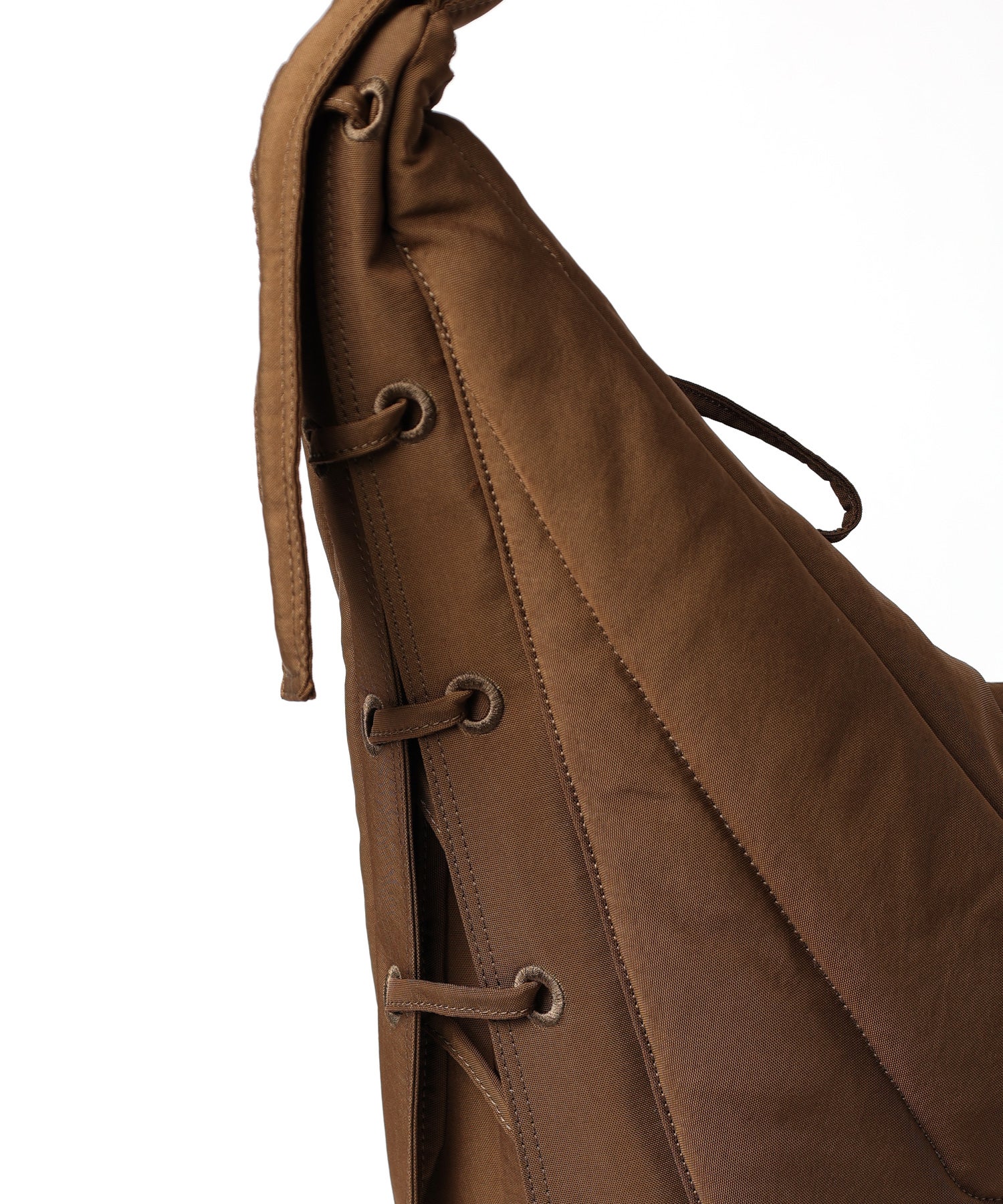 ルメールブラウンキャンバスショルダーバッグ LEMAIRE(ルメール)】 LARGE SOFT GAME BAG IN NYLON CANVAS｜PARIGOT