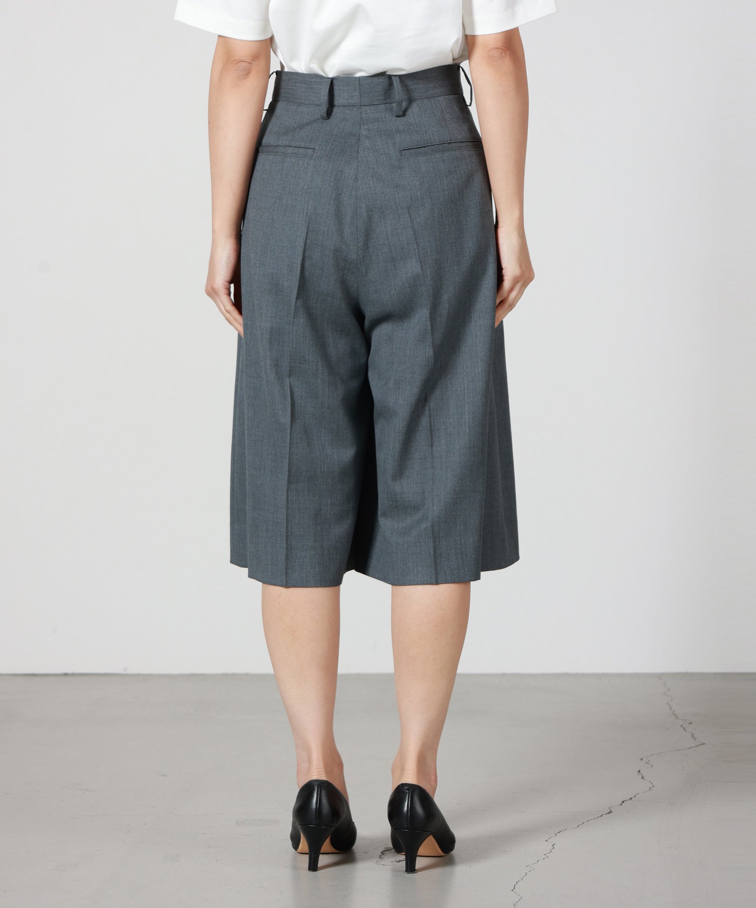 INSCRIRE(アンスクリア)】 WOOL HALF PANTS｜PARIGOT ONLINE（パリゴ