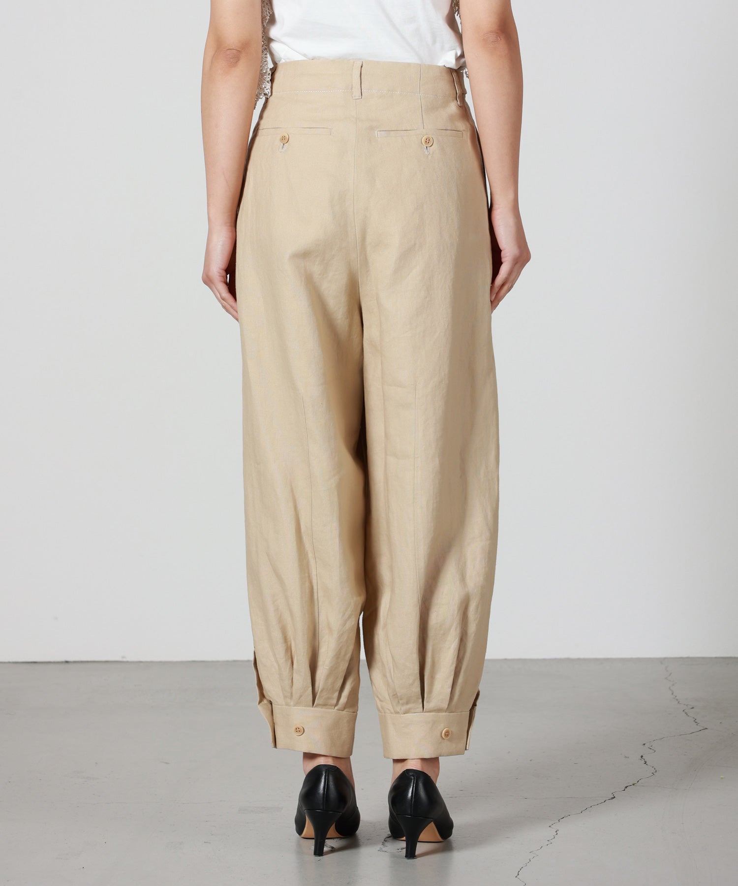muller of yoshiokubo(ミュラーオブヨシオクボ)】 TUCK STITCHED PANTS
