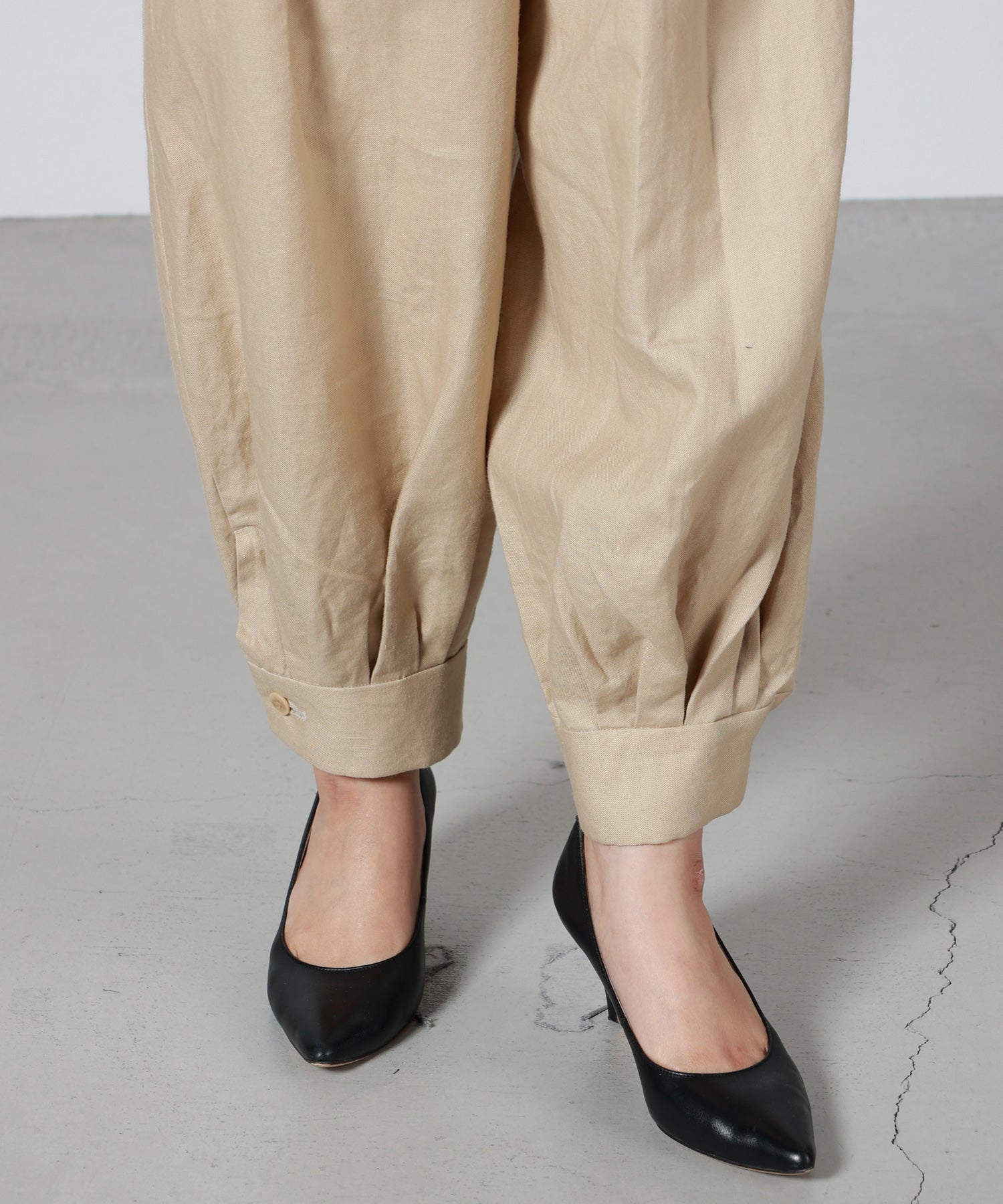muller of yoshiokubo(ミュラーオブヨシオクボ)】 TUCK STITCHED PANTS