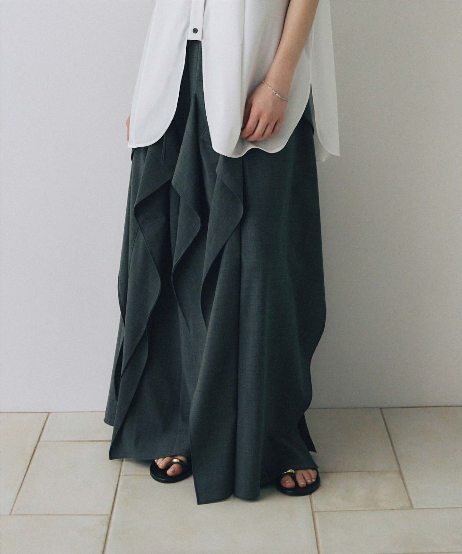 ENFOLD(エンフォルド)】 SQUARE DRAPE MAXI-SKIRT｜PARIGOT ONLINE