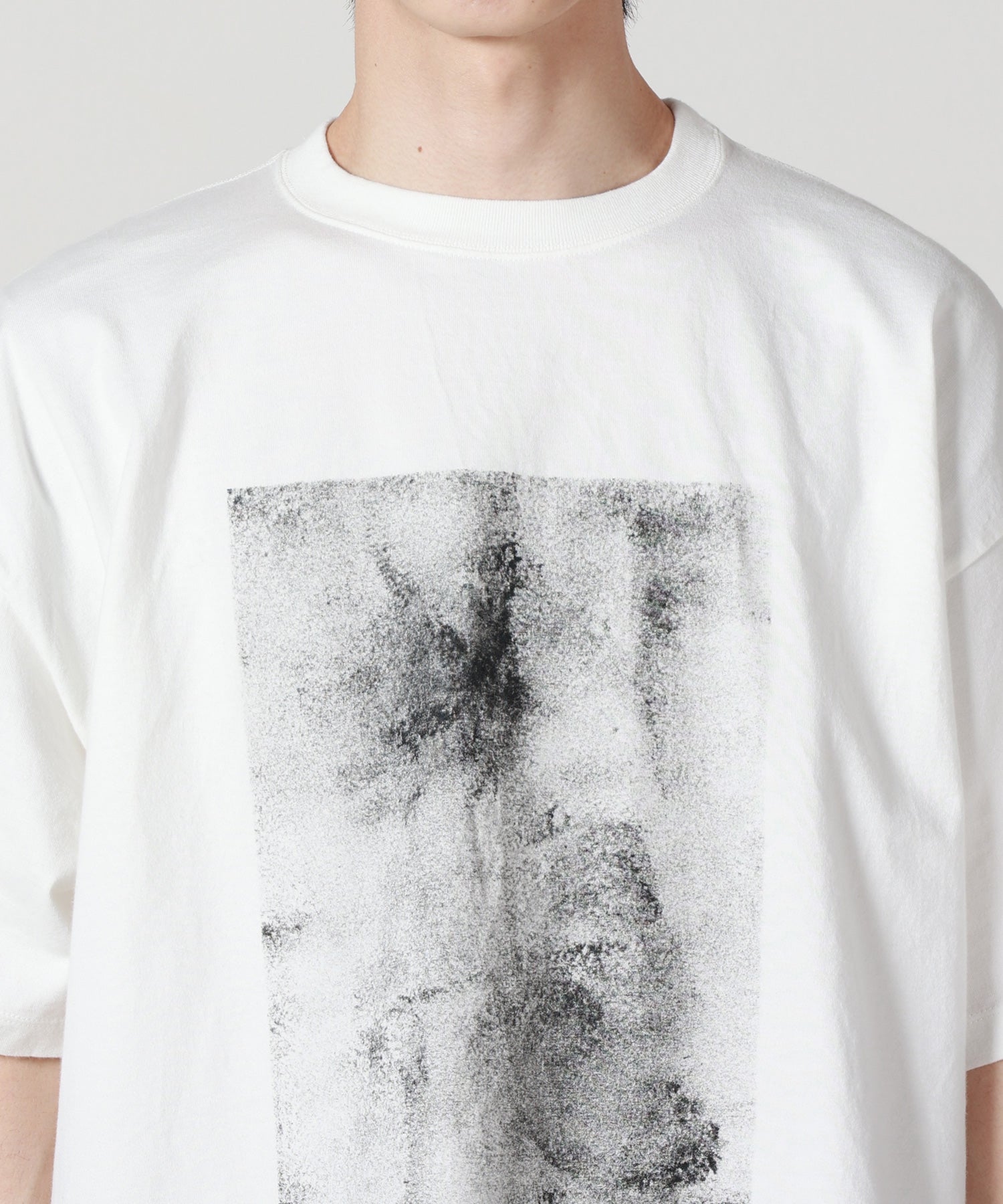 YOKE(ヨーク)】 Abstract Hand Painted T-shirt｜PARIGOT ONLINE