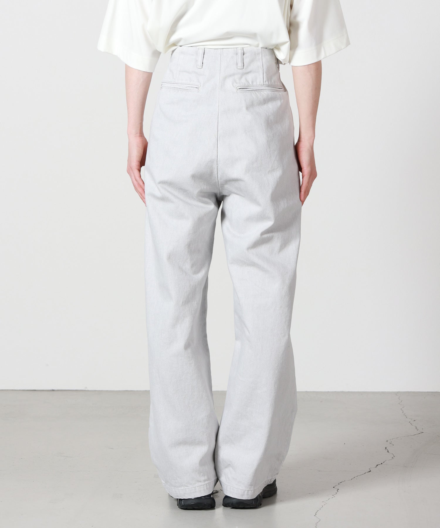 YOKE(ヨーク)】 1pleated Wide Tapered Trousers｜PARIGOT ONLINE