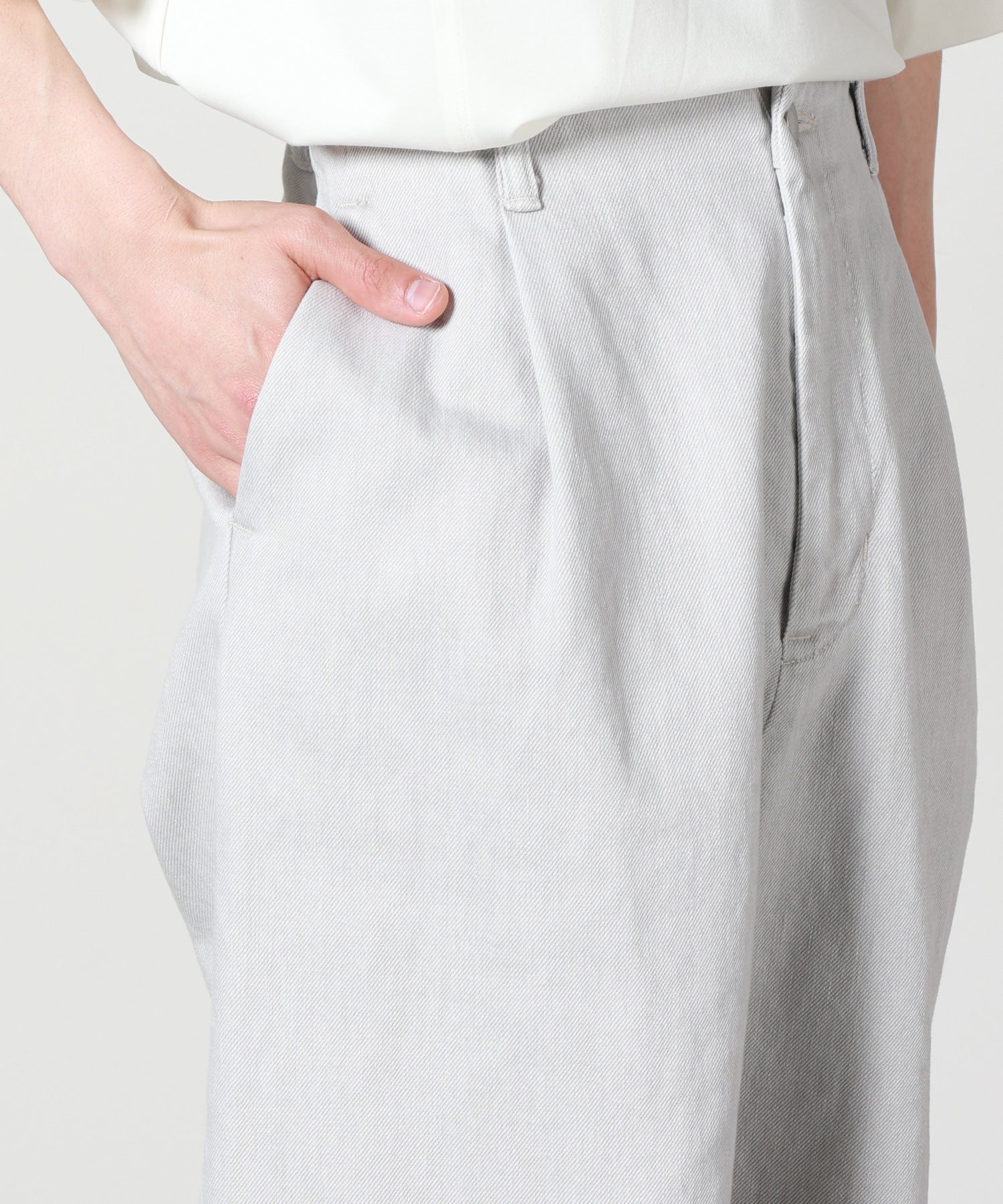 YOKE(ヨーク)】 1pleated Wide Tapered Trousers｜PARIGOT ONLINE