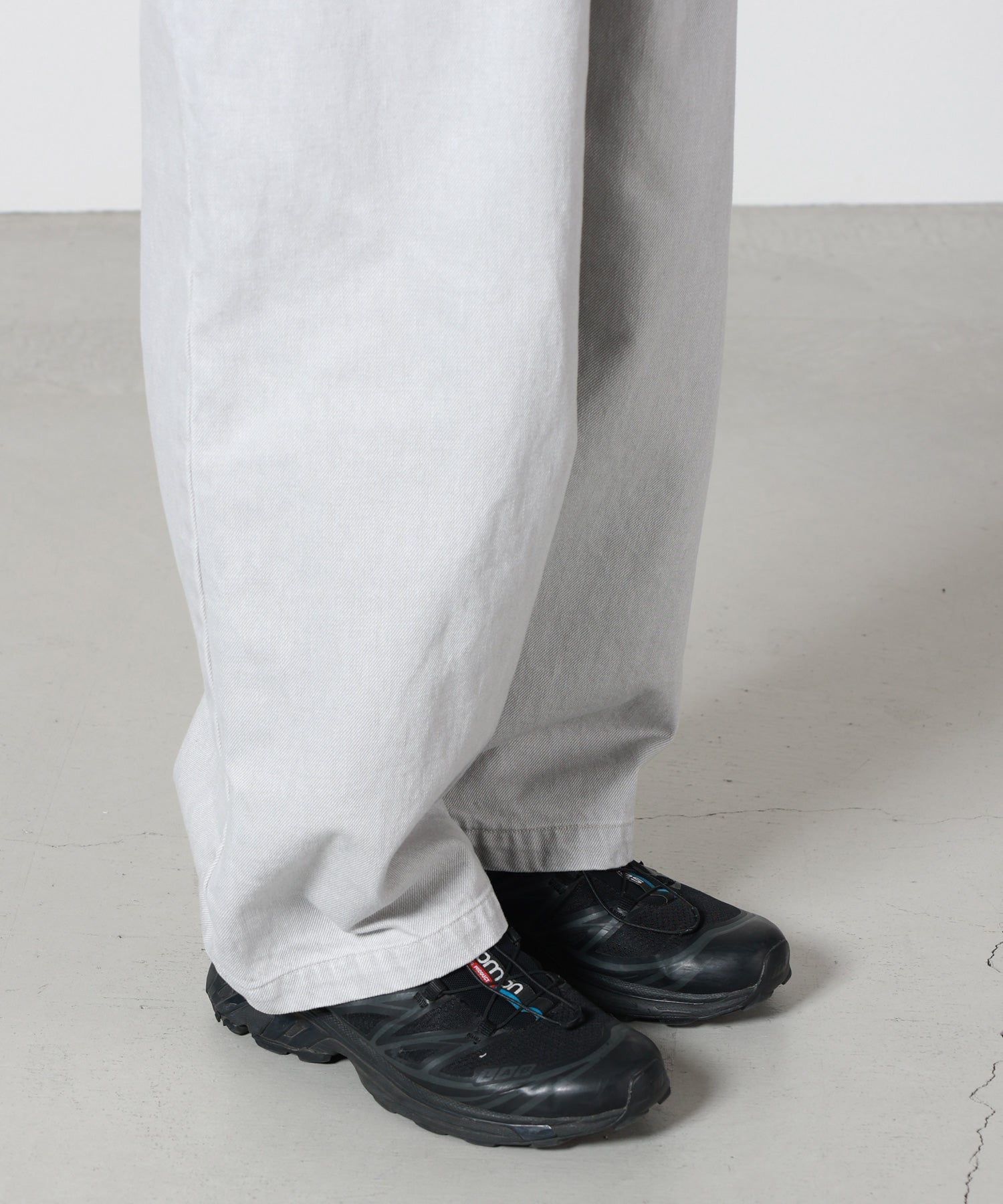 YOKE(ヨーク)】 1pleated Wide Tapered Trousers｜PARIGOT ONLINE