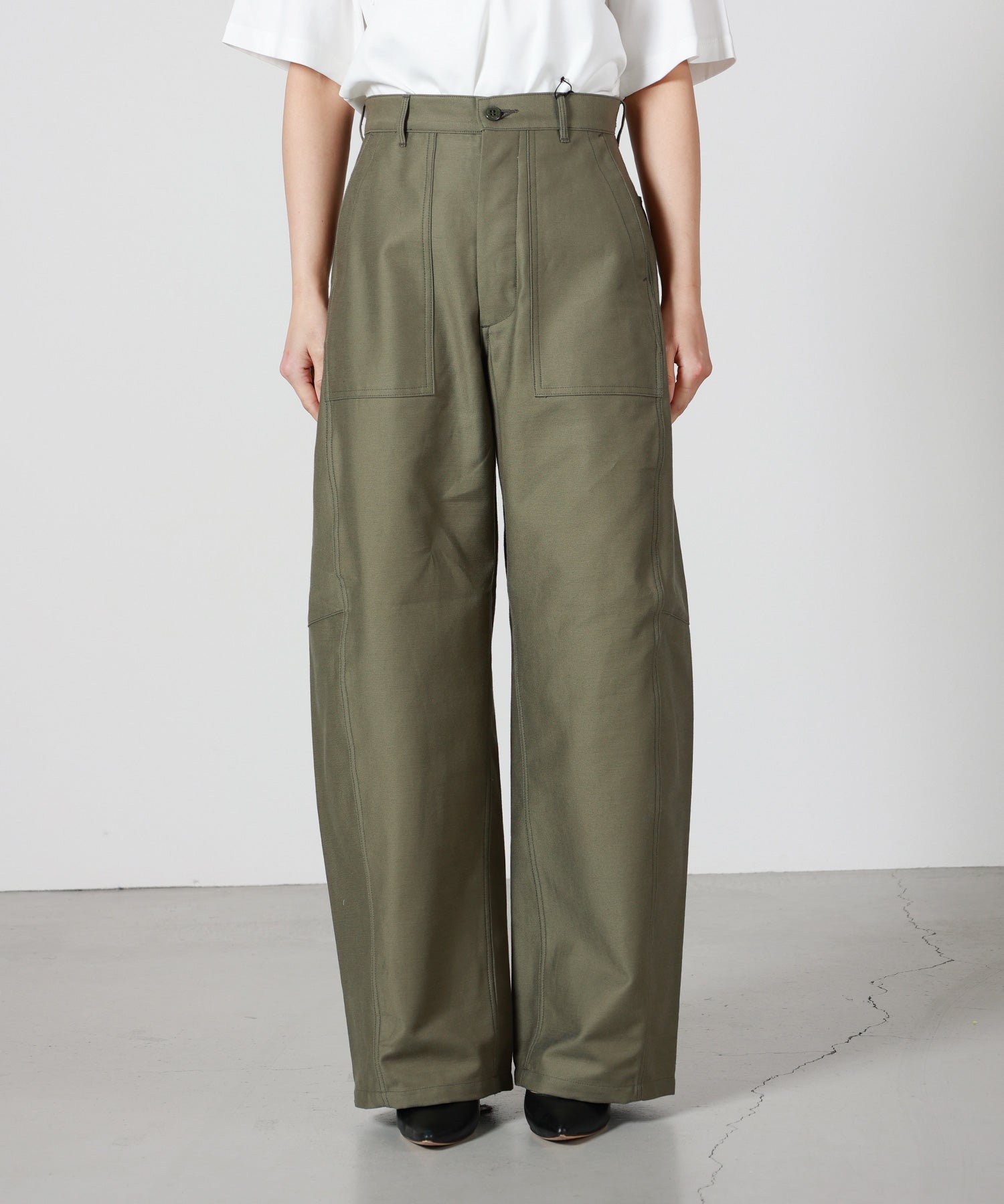HYKE(ハイク)】 ≪Genderless≫BACK SATIN BARREL-LEG PANTS｜PARIGOT