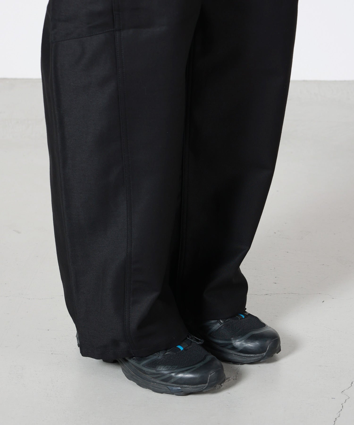 HYKE(ハイク)】 ≪Genderless≫BACK SATIN BARREL-LEG PANTS｜PARIGOT