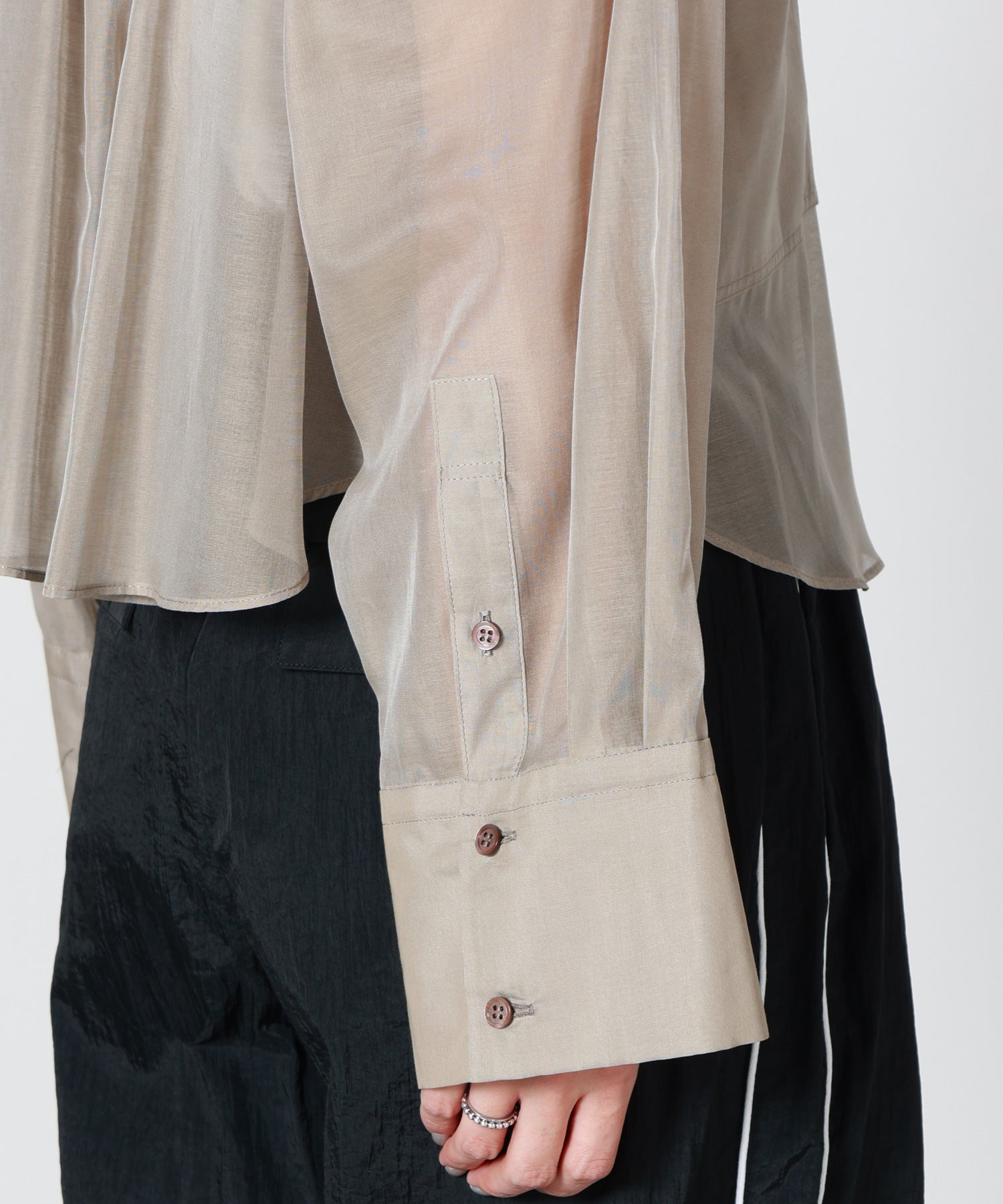 SACRA(サクラ)】 PREMIUM SILK COTTON CROPPED SHIRT｜PARIGOT ONLINE