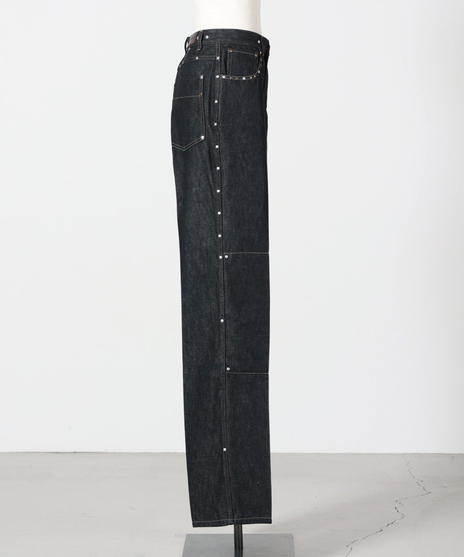 LEMAIRE(ルメール)】 HIGH WAISTED STRAIGHT PANTS WITH STUDS