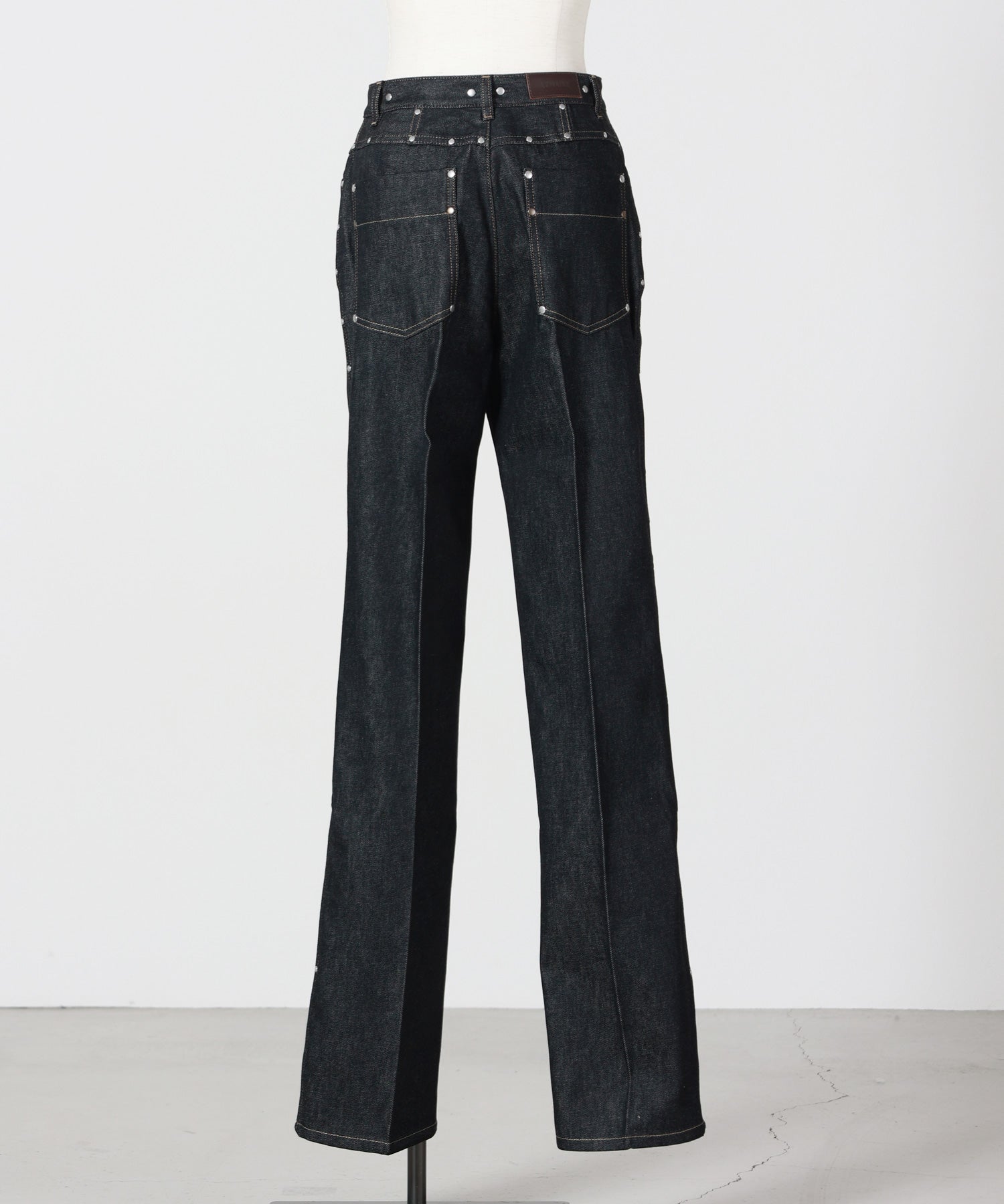 LEMAIRE(ルメール)】 HIGH WAISTED STRAIGHT PANTS WITH STUDS