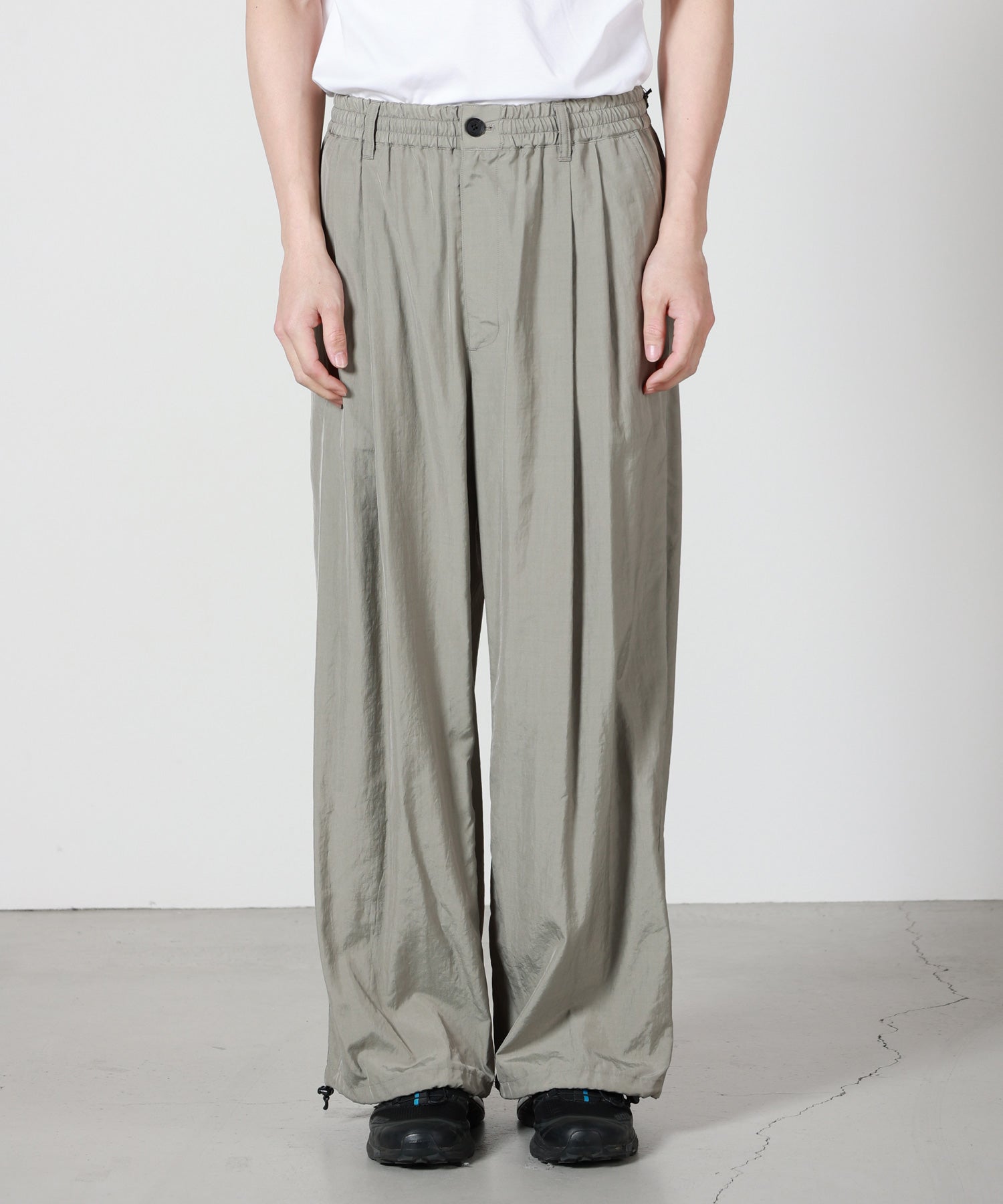 YOKE(ヨーク)】 Silk Nylon 2Pleated Easy Pants｜PARIGOT ONLINE