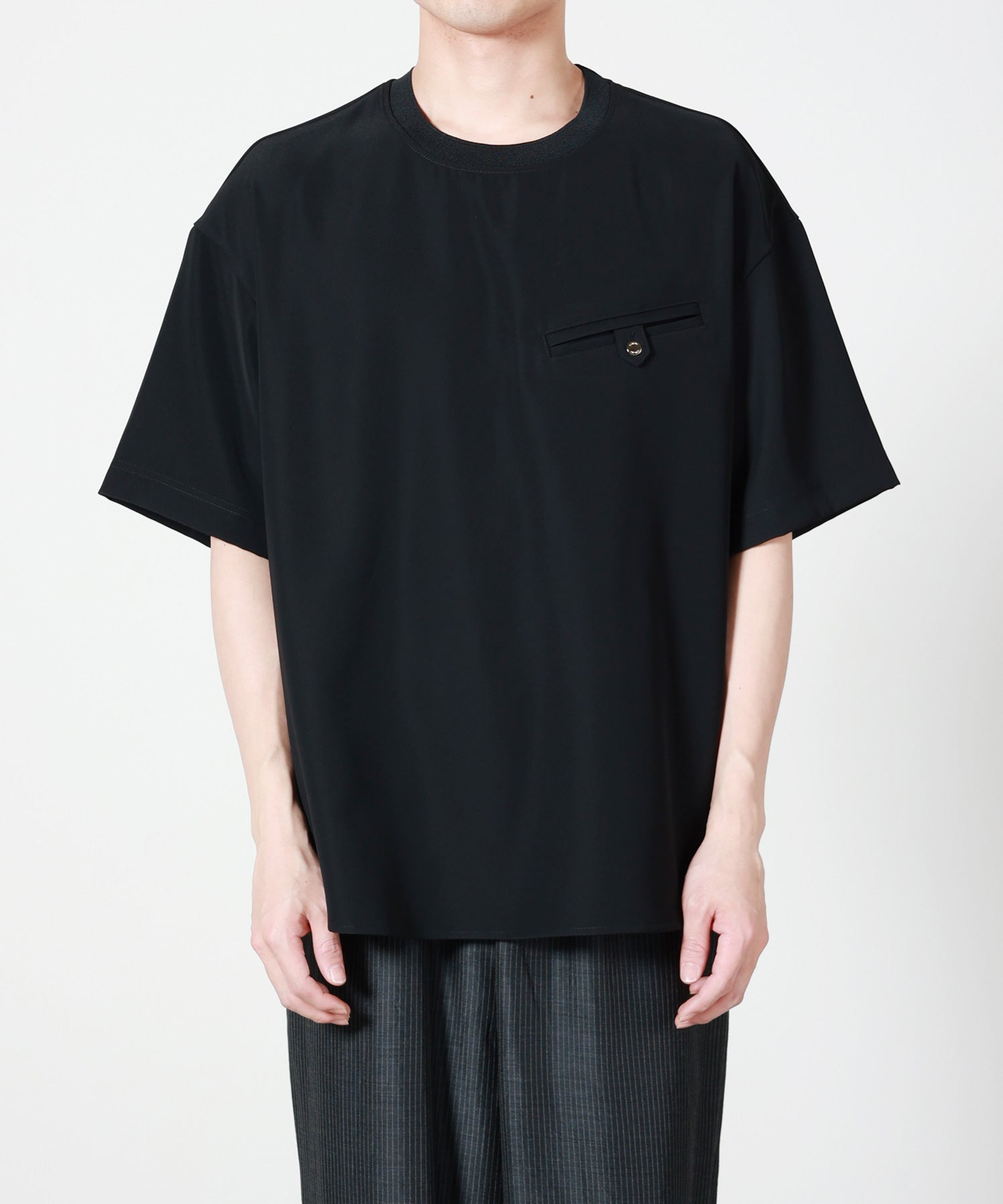 CULLNI(クルニ)】 Dry Twill Button-Tab Pocket Short Sleeve Pullover
