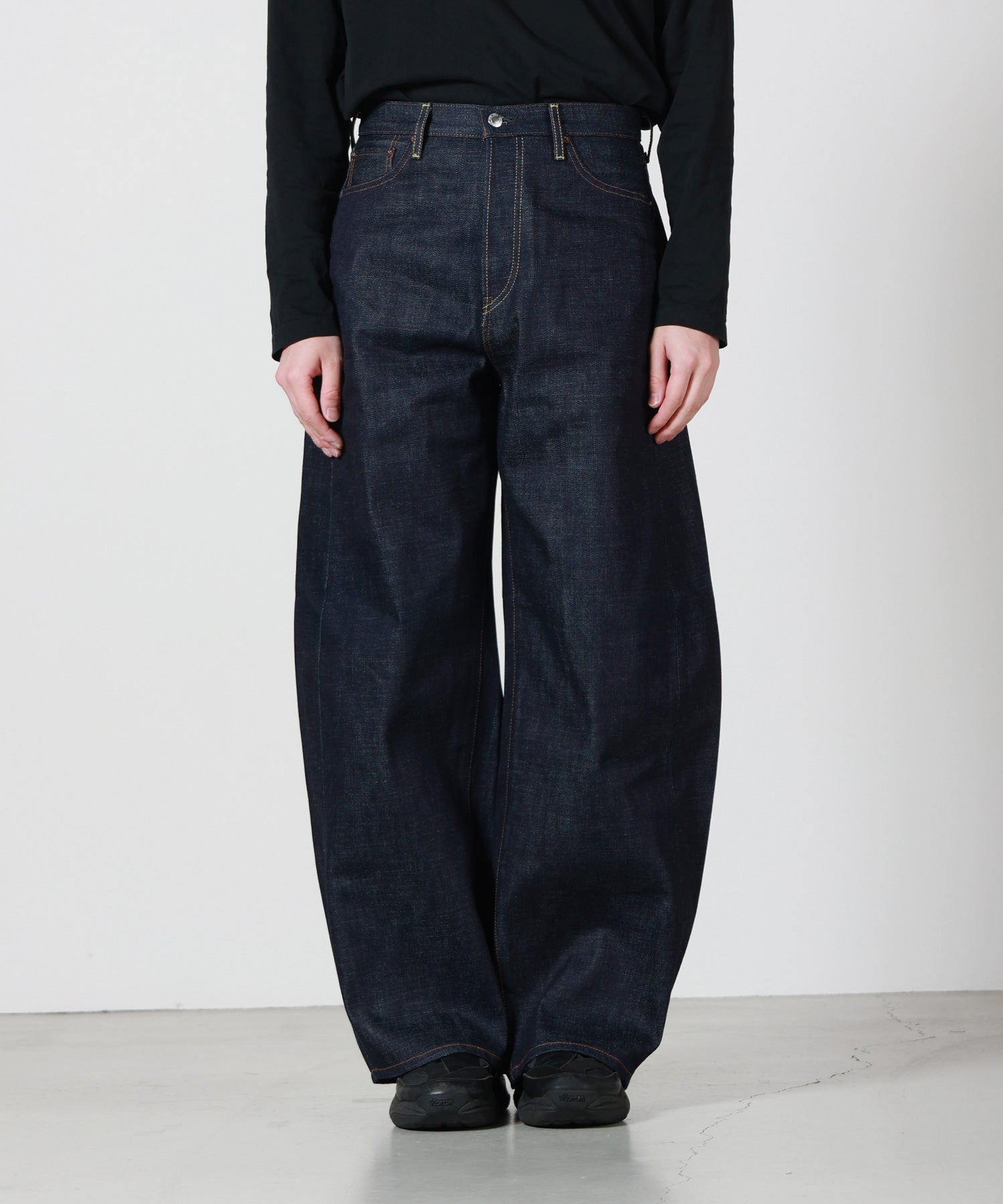 HYKE(ハイク)】 BARREL-LEG DENIM JEANS｜PARIGOT ONLINE（パリゴ