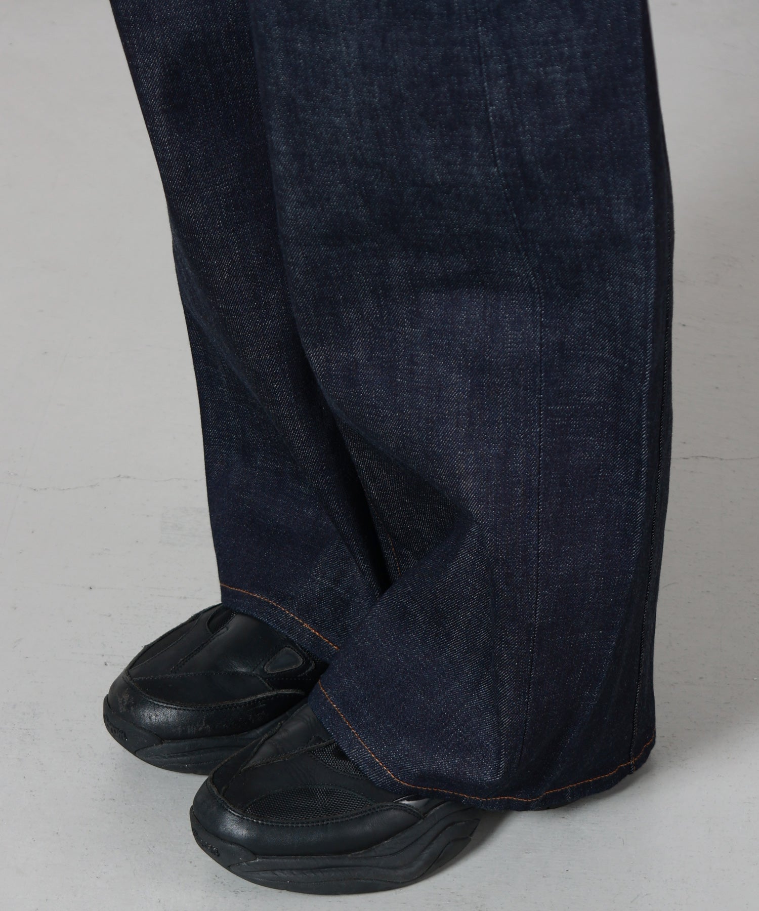 HYKE(ハイク)】 BARREL-LEG DENIM JEANS｜PARIGOT ONLINE（パリゴ