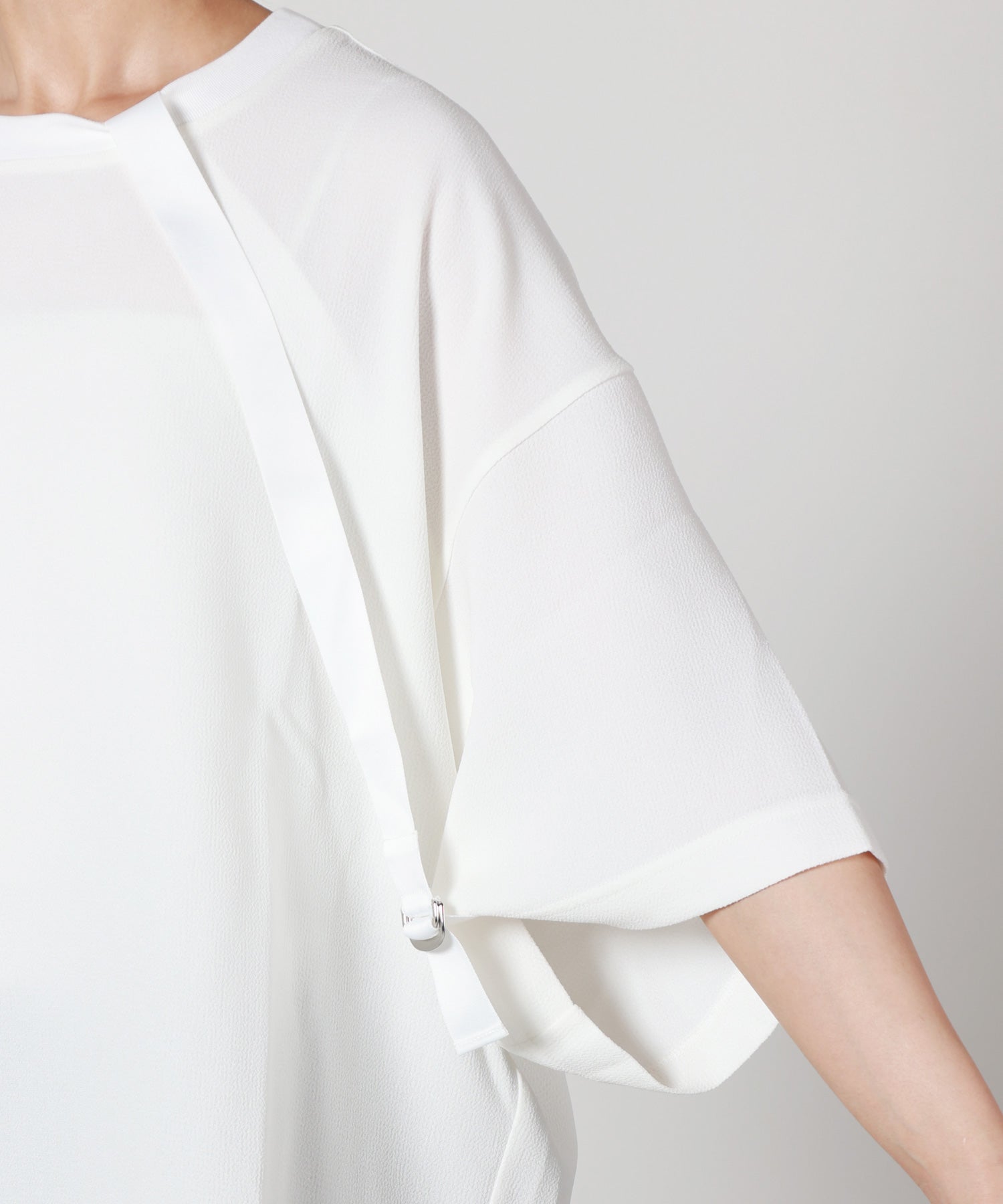 UJOH(ウジョー)】 Tape Belt Half Sleeve T｜PARIGOT ONLINE（パリゴ
