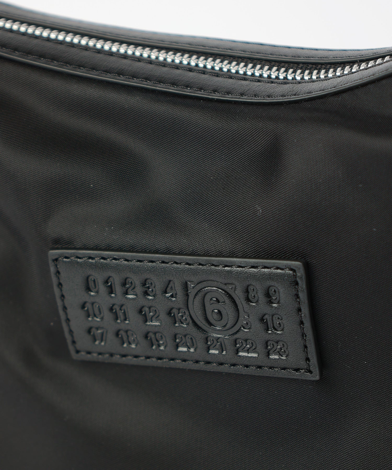 MM6 Maison Margiela(エムエムシックス メゾン マルジェラ)】 ナイロン