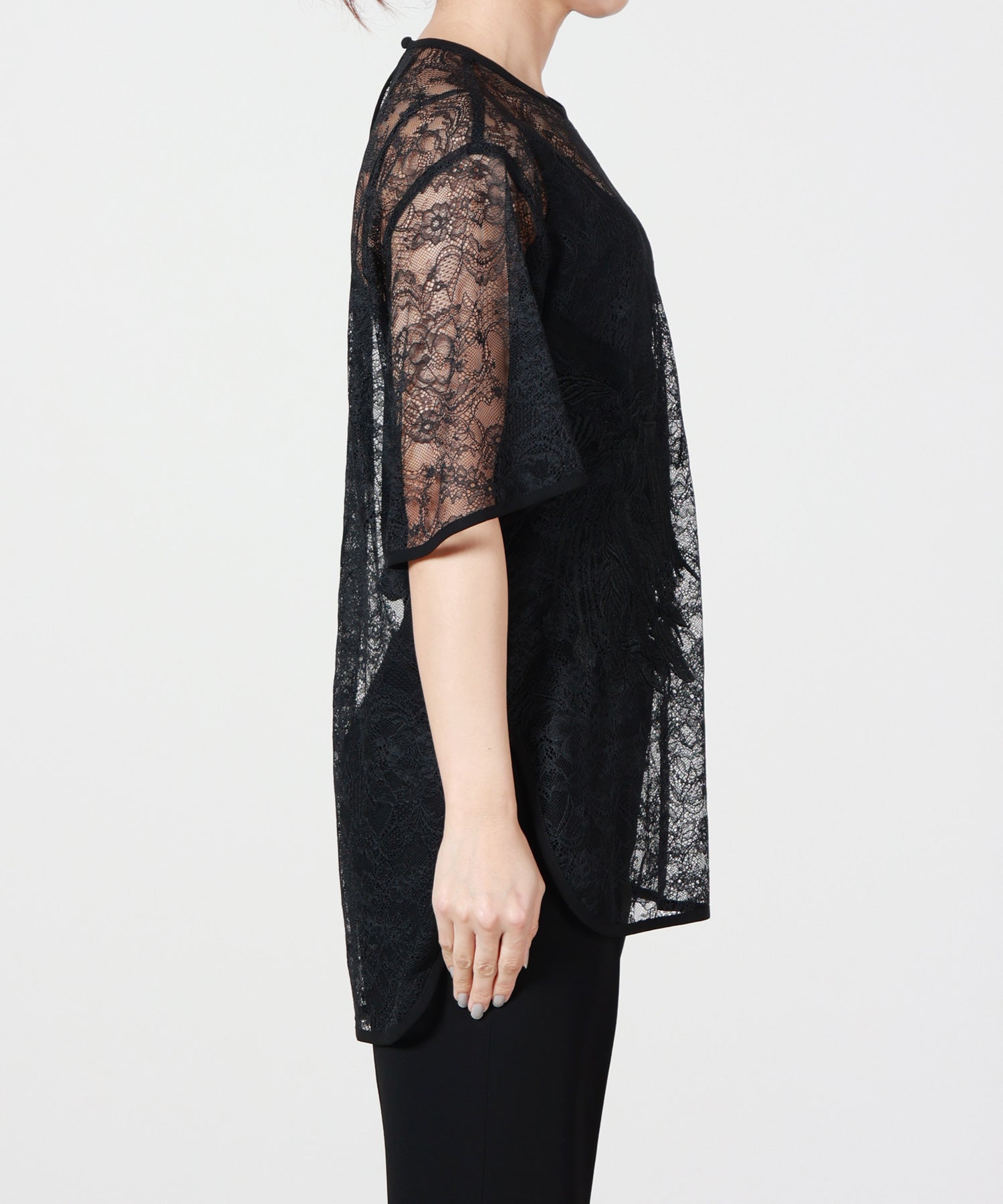 Mame Kurogouchi(マメ クロゴウチ)】 Raschel Lace Embroidered Top