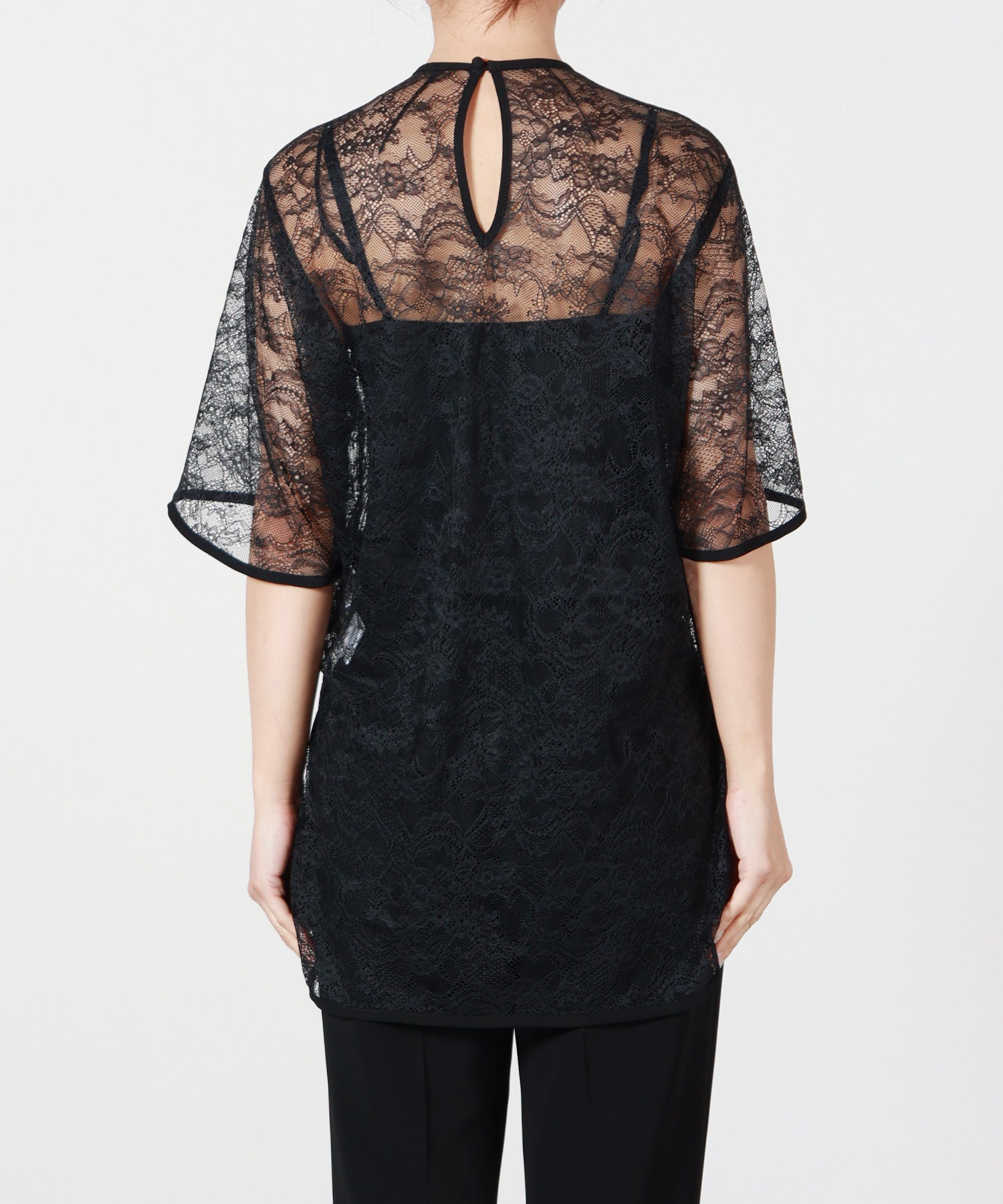 Mame Kurogouchi(マメ クロゴウチ)】 Raschel Lace Embroidered Top