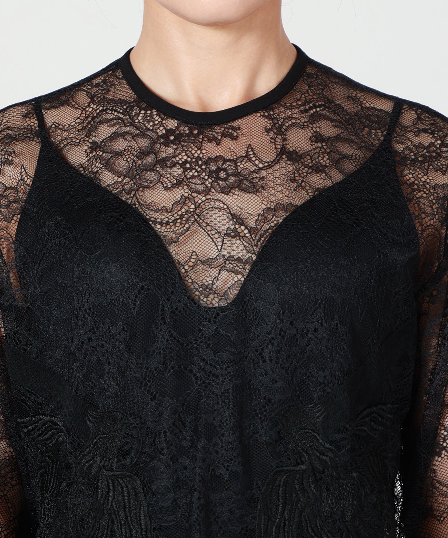 Mame Kurogouchi(マメ クロゴウチ)】 Raschel Lace Embroidered Top