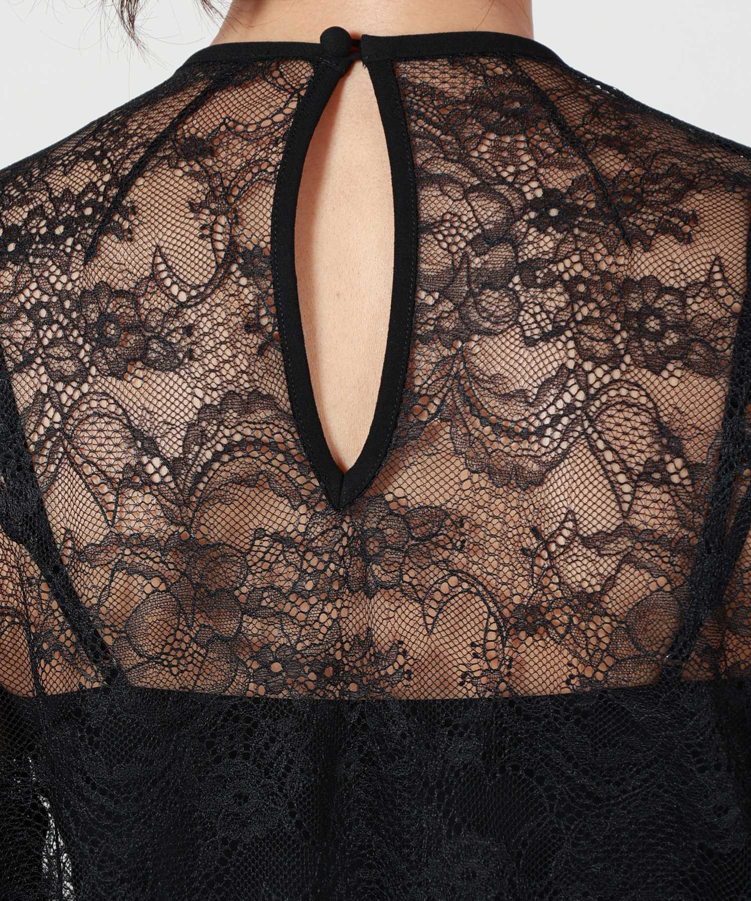 Mame Kurogouchi(マメ クロゴウチ)】 Raschel Lace Embroidered Top