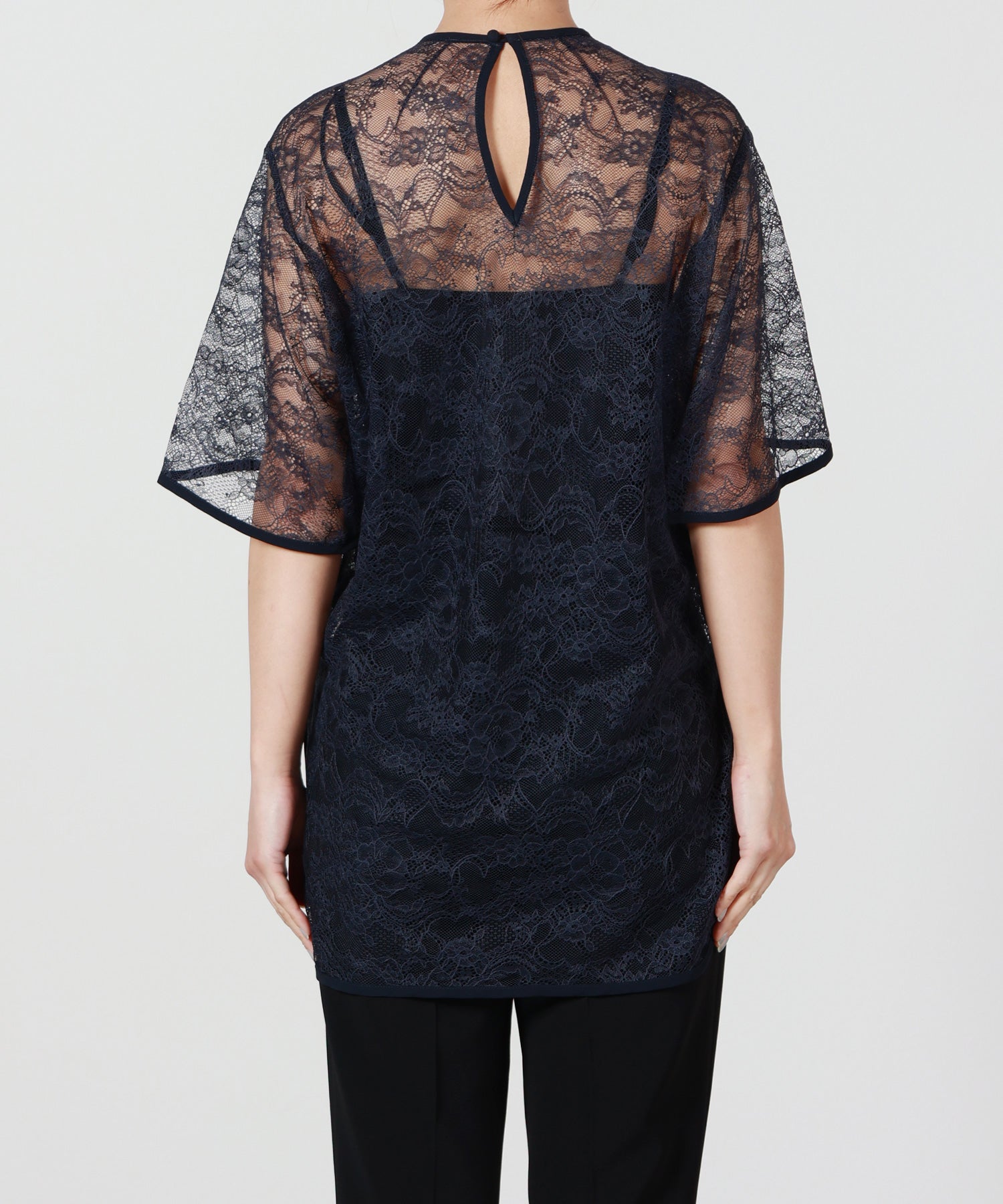 Mame Kurogouchi(マメ クロゴウチ)】 Raschel Lace Embroidered Top
