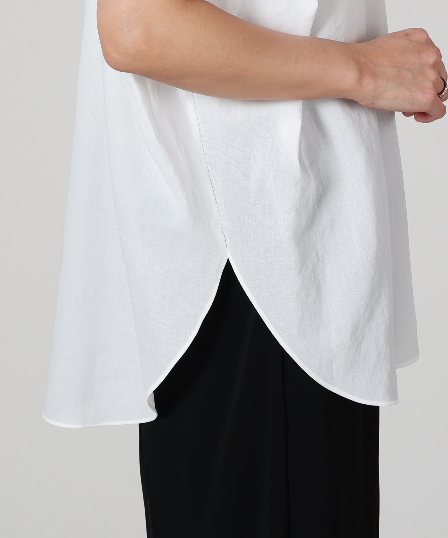 SACRA(サクラ)】 SHRINK GABARDINE SHIRT｜PARIGOT ONLINE（パリゴ