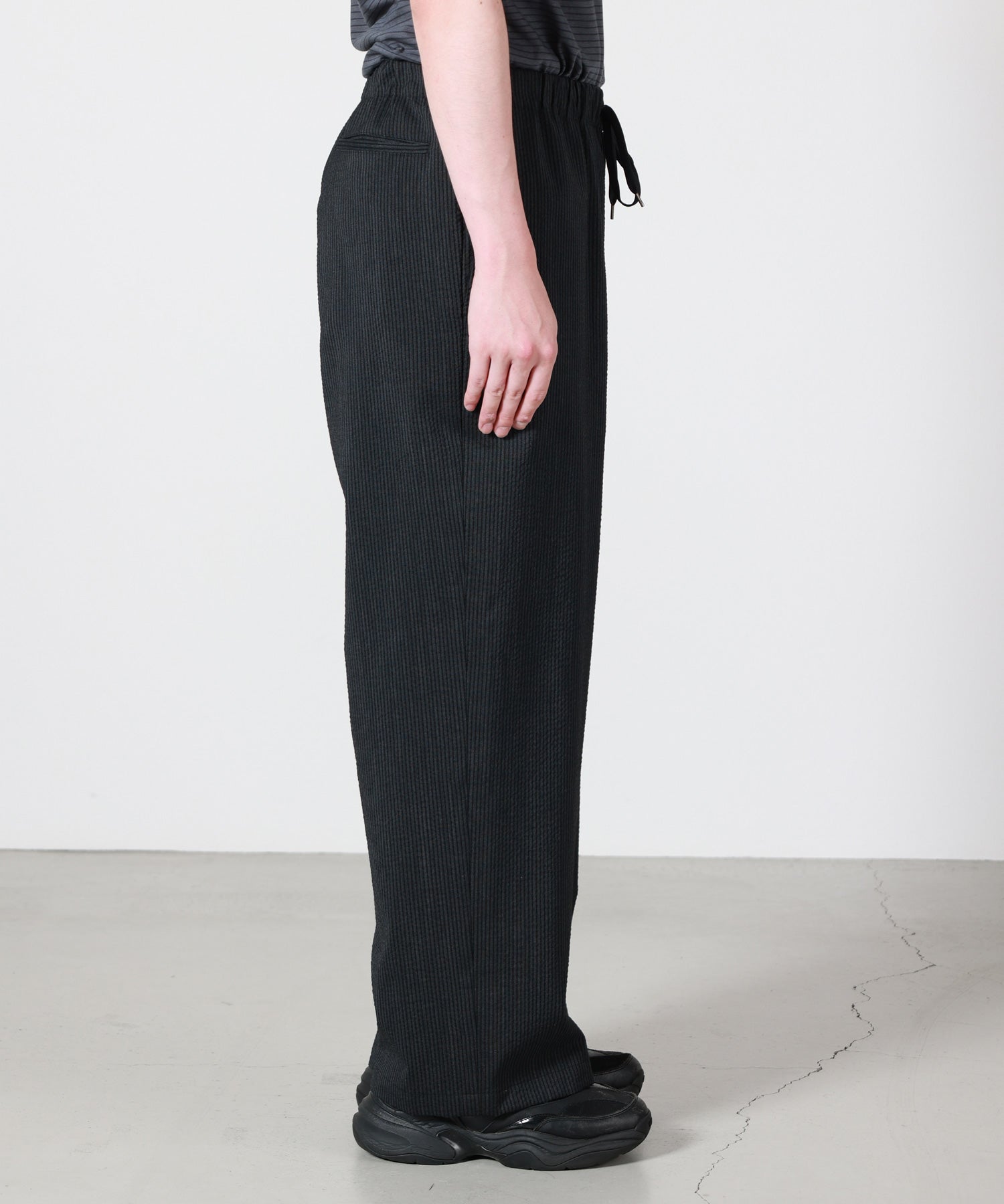 marka(マーカ)】 WIDE CYLINDER FIT EASY PANT -WOOL SEERSUCKER