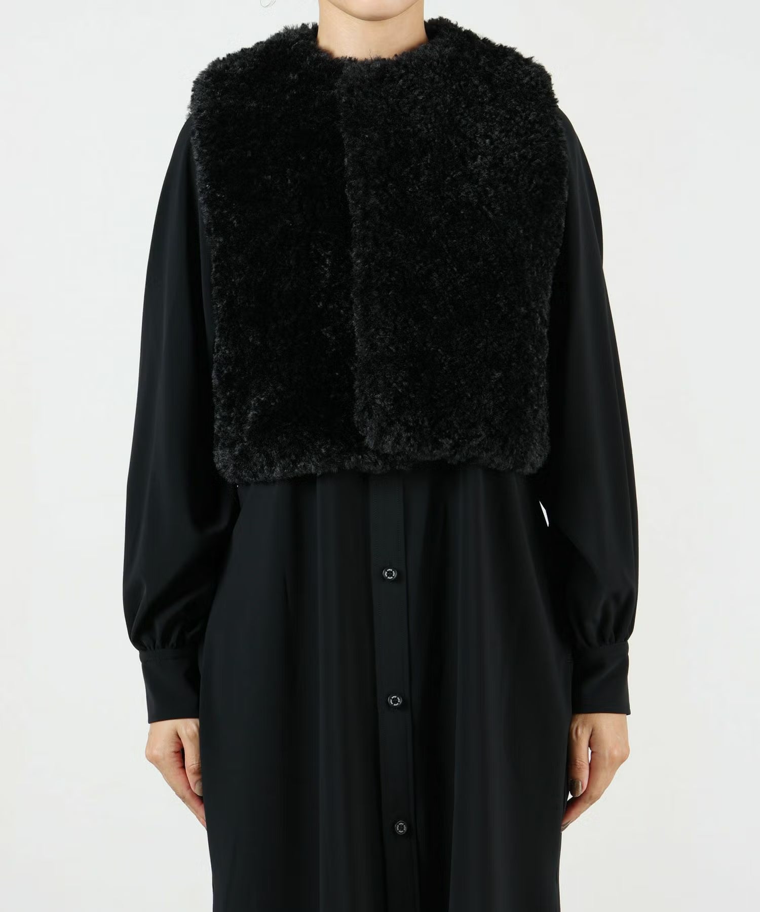 HYKE(ハイク)】 《26AW予約》FAUX SHEARLING CROPPED VEST｜PARIGOT