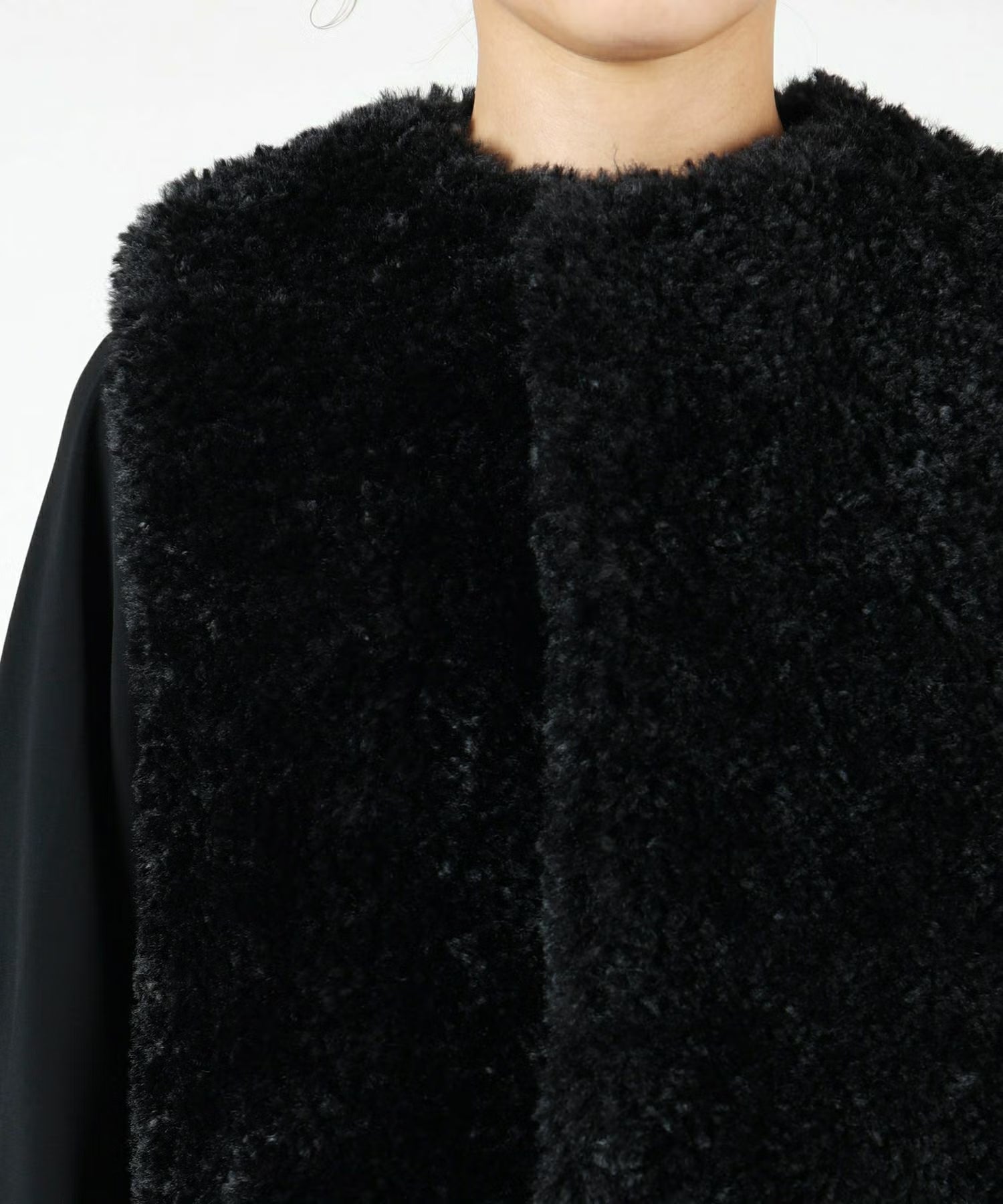 HYKE(ハイク)】 《26AW予約》FAUX SHEARLING CROPPED VEST｜PARIGOT