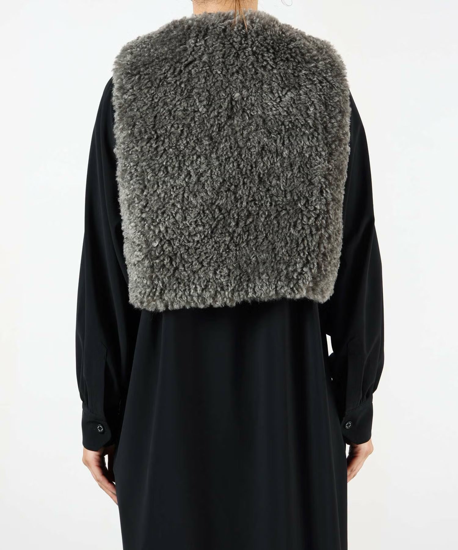 HYKE(ハイク)】 《26AW予約》FAUX SHEARLING CROPPED VEST｜PARIGOT