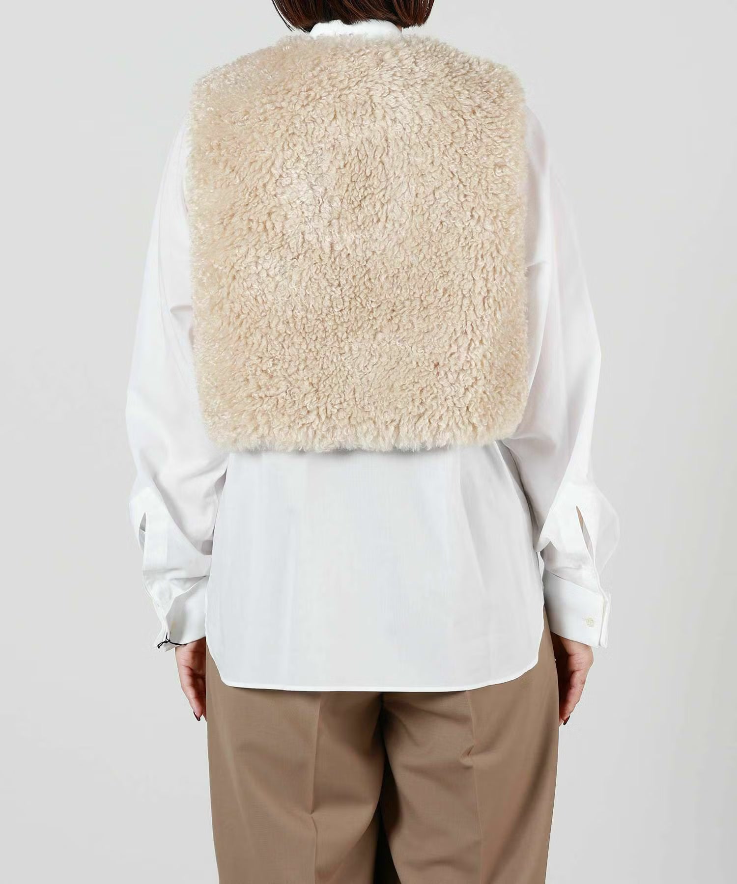 HYKE(ハイク)】 《26AW予約》FAUX SHEARLING CROPPED VEST｜PARIGOT