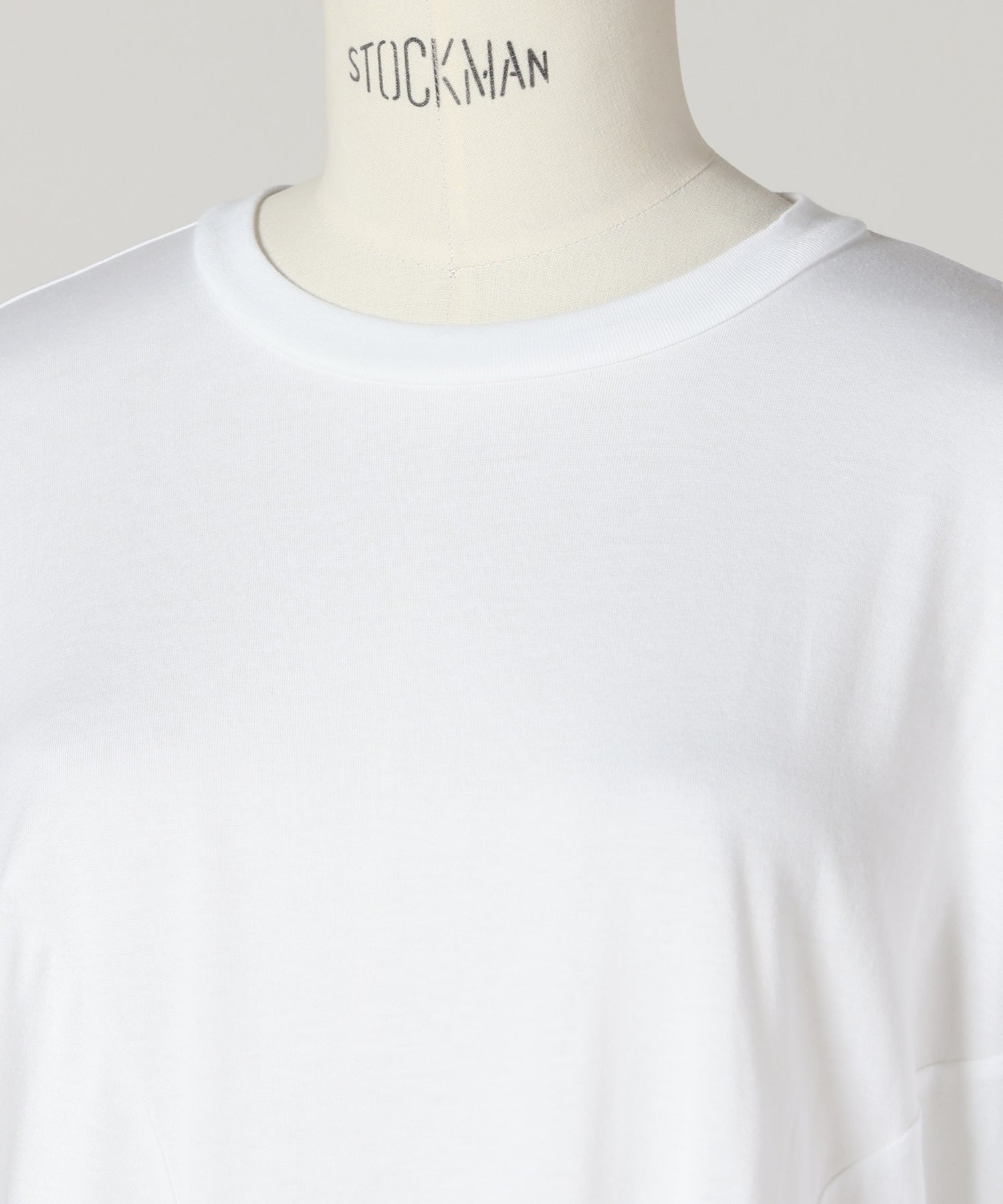 ENFOLD(エンフォルド)】 ASYMMETRY SOLID T-SHIRT｜PARIGOT ONLINE