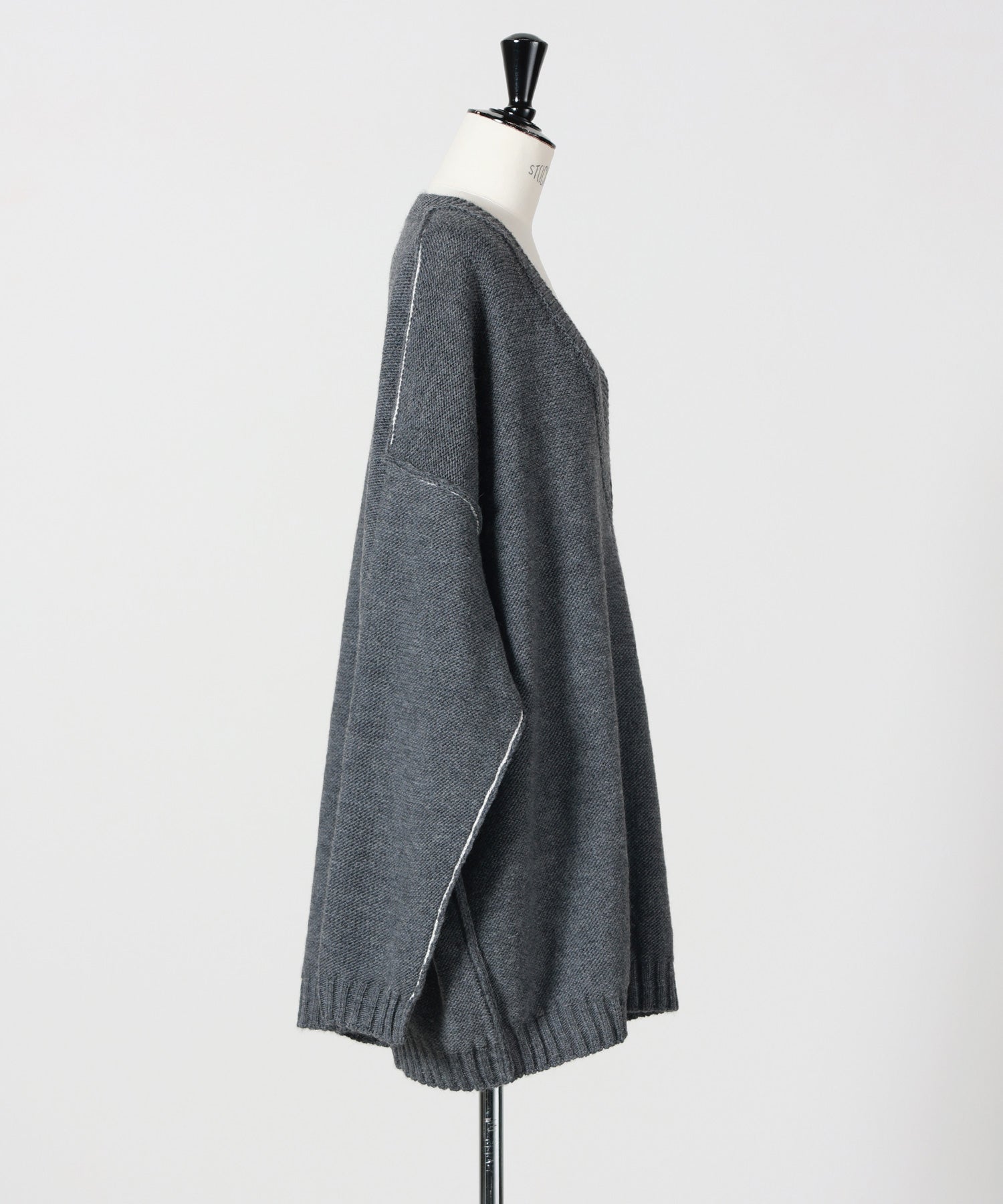 MM6 Maison Margiela(エムエムシックス メゾン マルジェラ)】 Vネック
