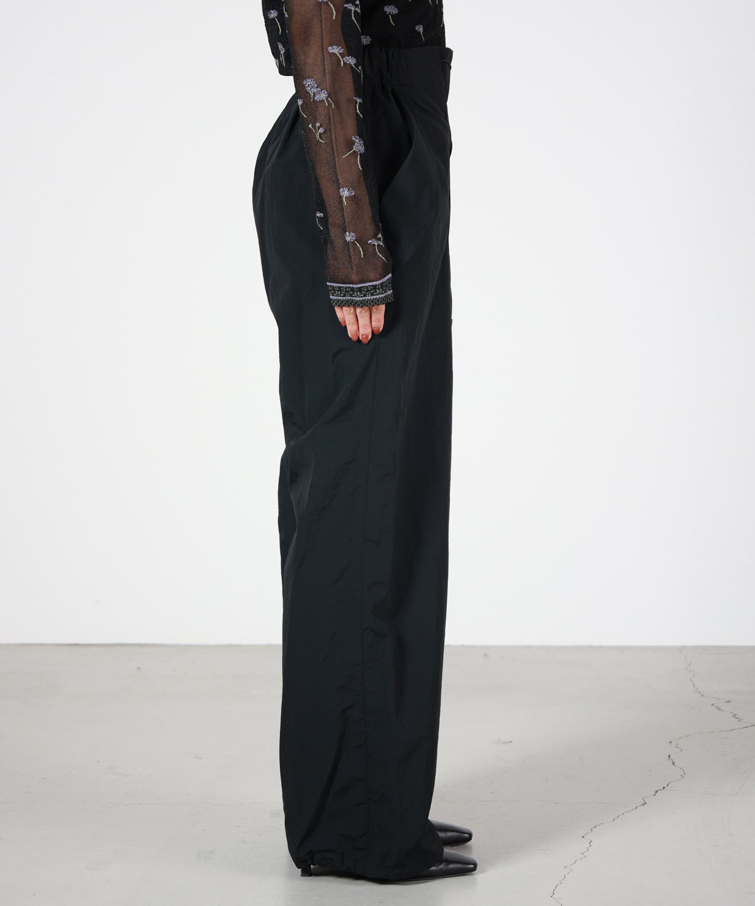 【最終価格】マメクロゴウチ　ブラックパンツ Mame Kurogouchi(マメ クロゴウチ)】 Nylon Typewriter Trousers