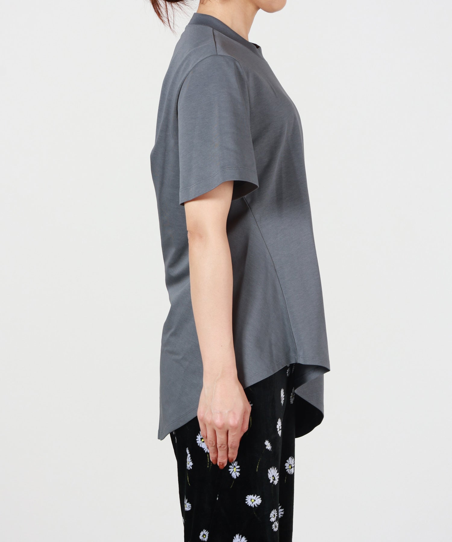 Mame Kurogouchi(マメ クロゴウチ)】 Cotton Jersey Asymmetric T