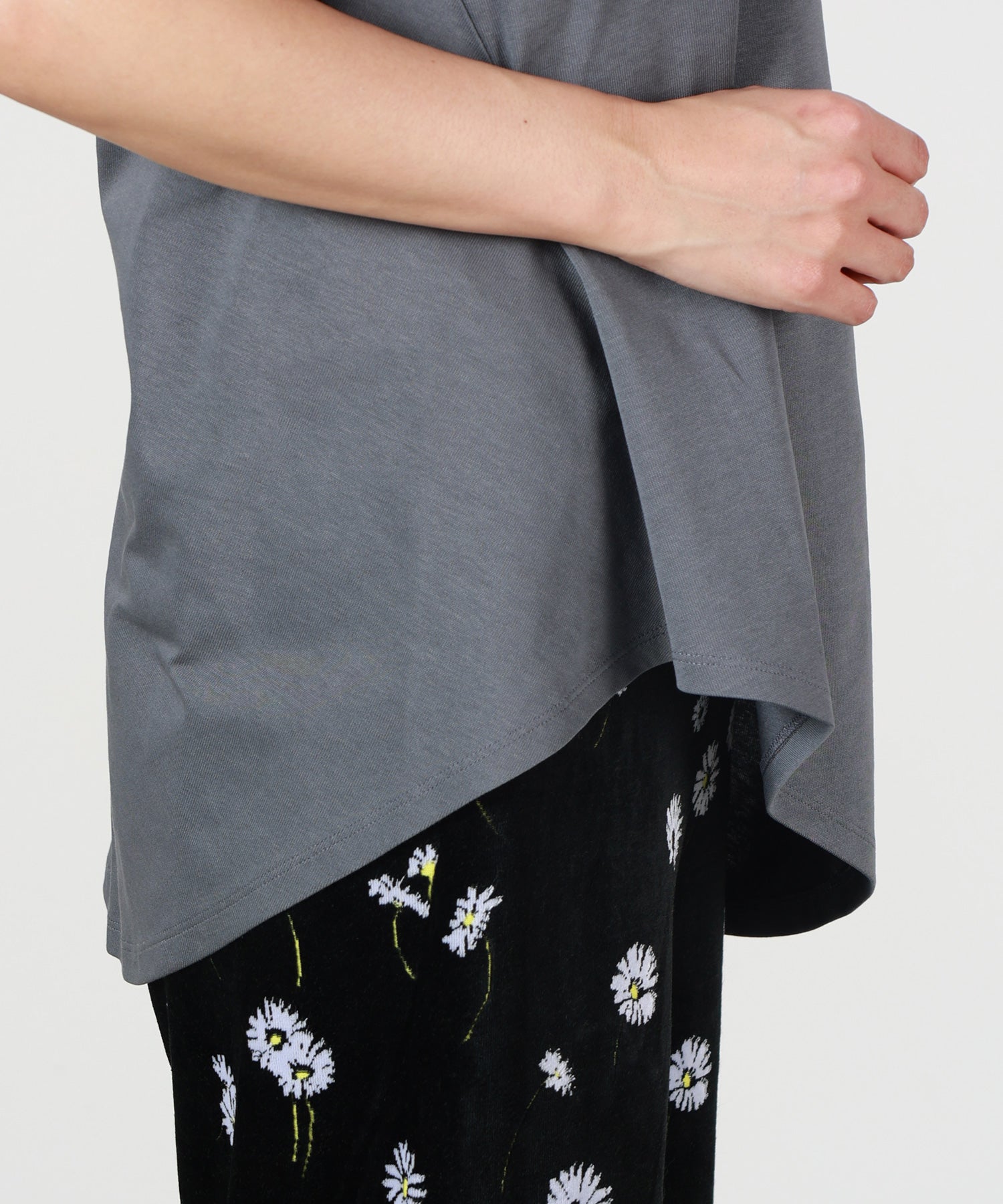 Mame Kurogouchi(マメ クロゴウチ)】 Cotton Jersey Asymmetric T