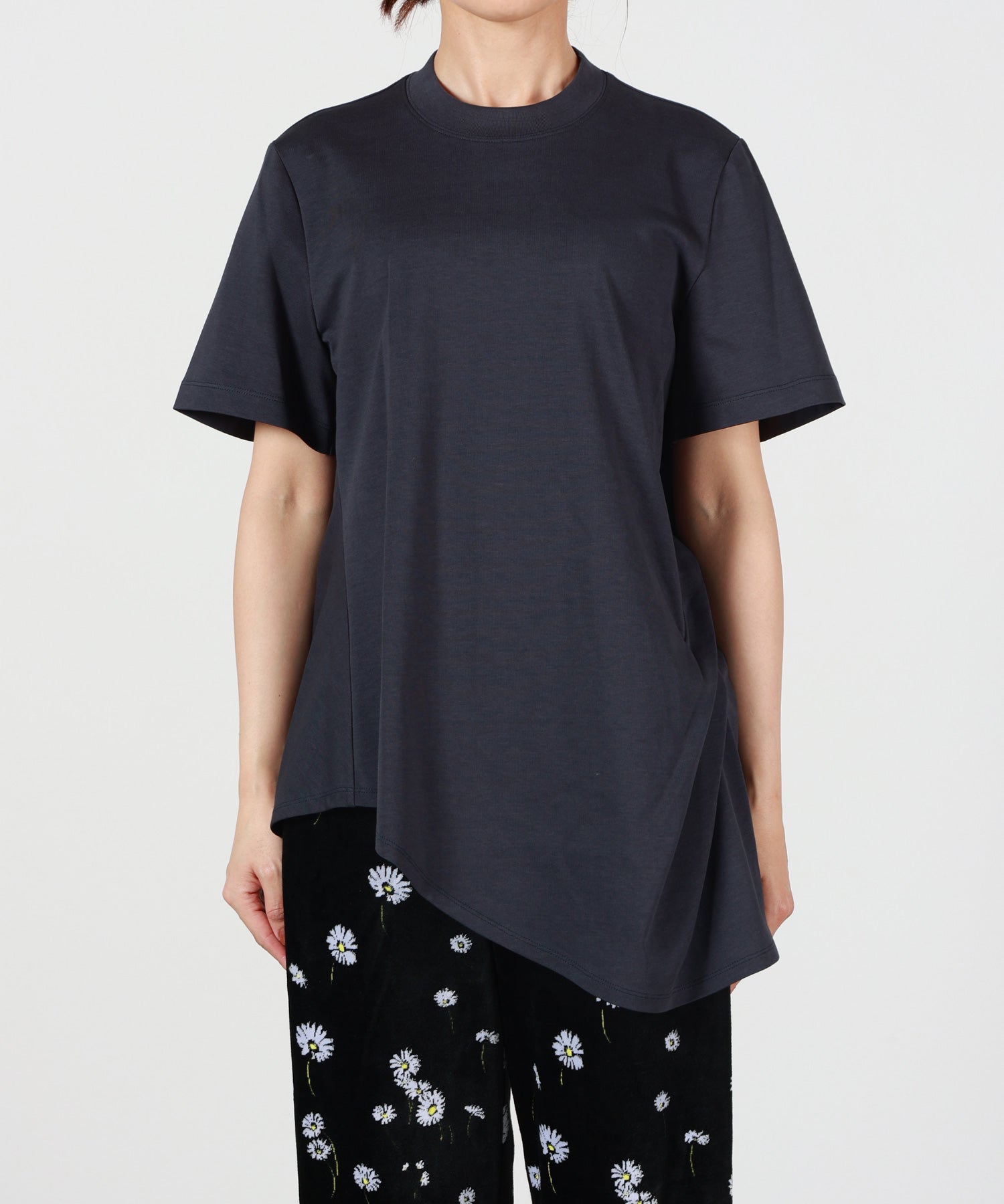 Mame Kurogouchi(マメ クロゴウチ)】 Cotton Jersey Asymmetric T