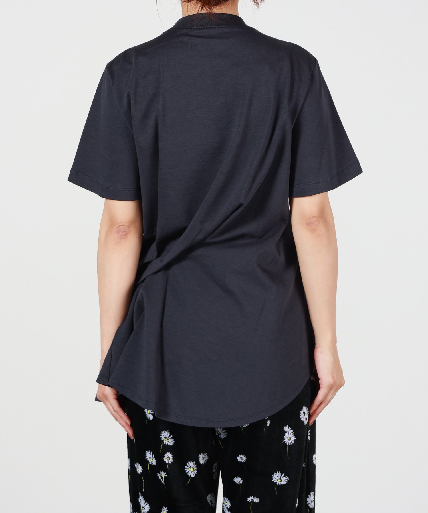 Mame Kurogouchi(マメ クロゴウチ)】 Cotton Jersey Asymmetric T