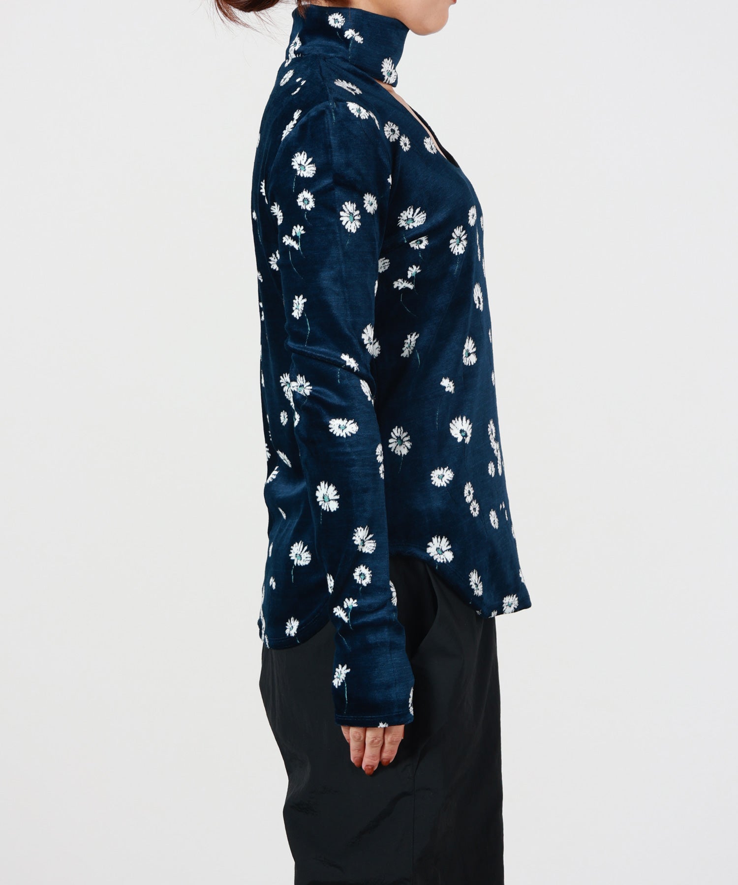 Mame Kurogouchi(マメ クロゴウチ)】 Velour Jersey Floral High Neck
