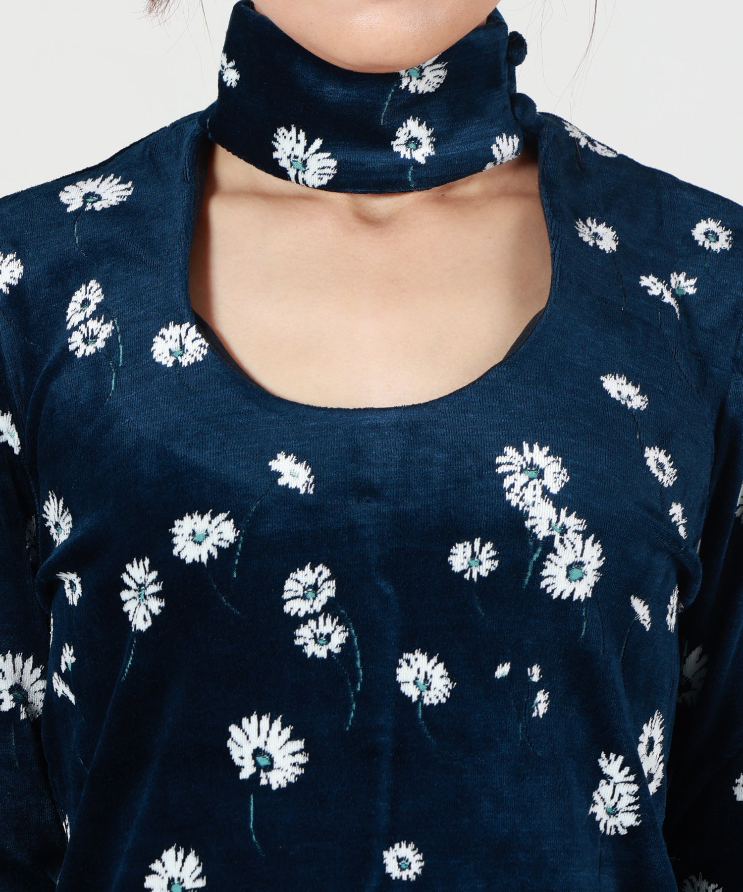Mame Kurogouchi(マメ クロゴウチ)】 Velour Jersey Floral High Neck