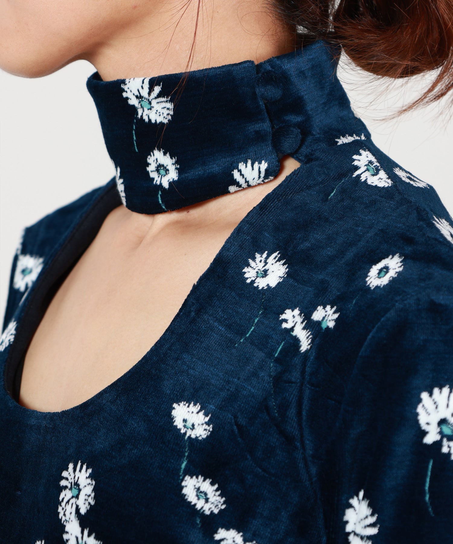 Mame Kurogouchi(マメ クロゴウチ)】 Velour Jersey Floral High Neck