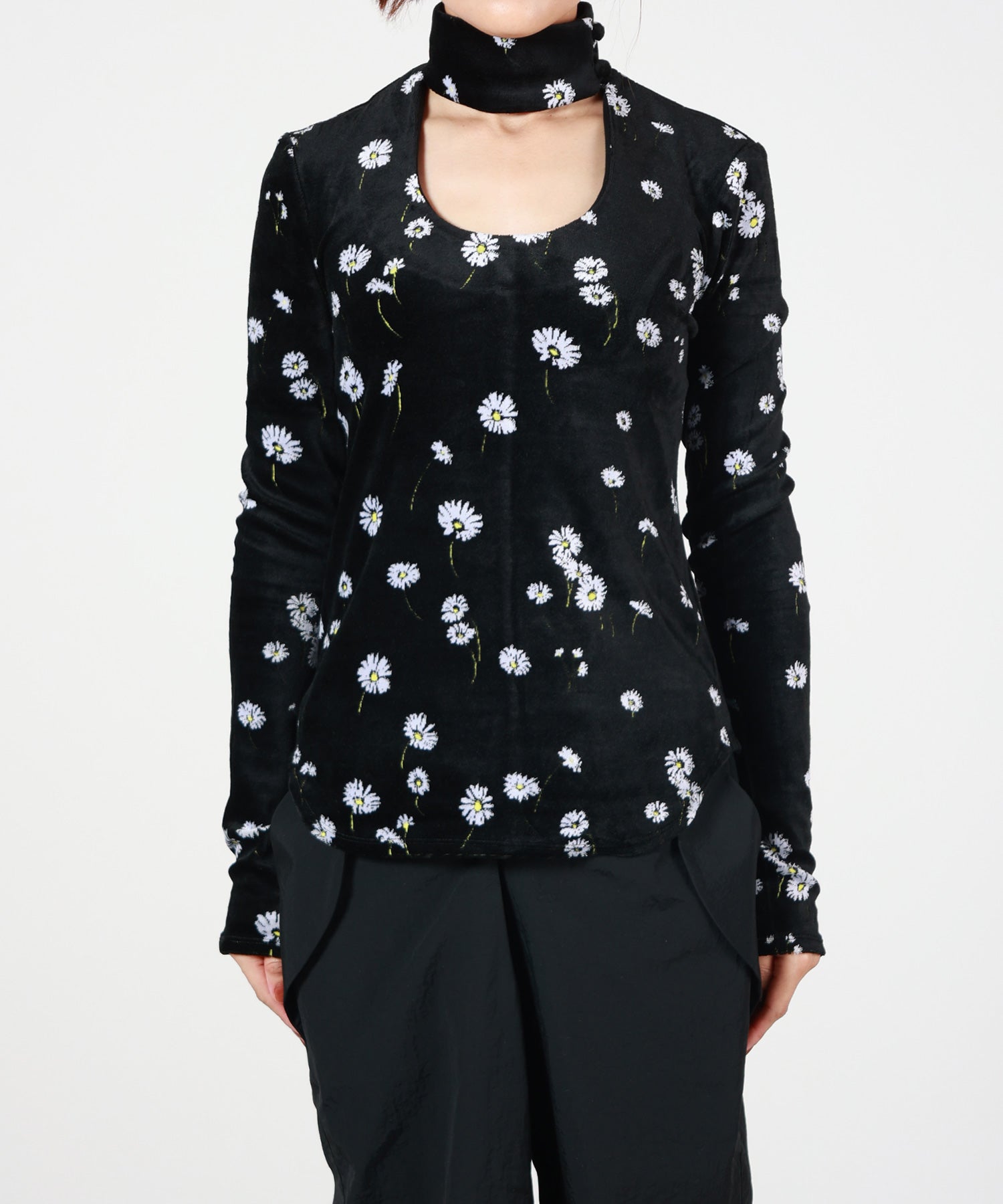 Mame Kurogouchi(マメ クロゴウチ)】 Velour Jersey Floral High Neck