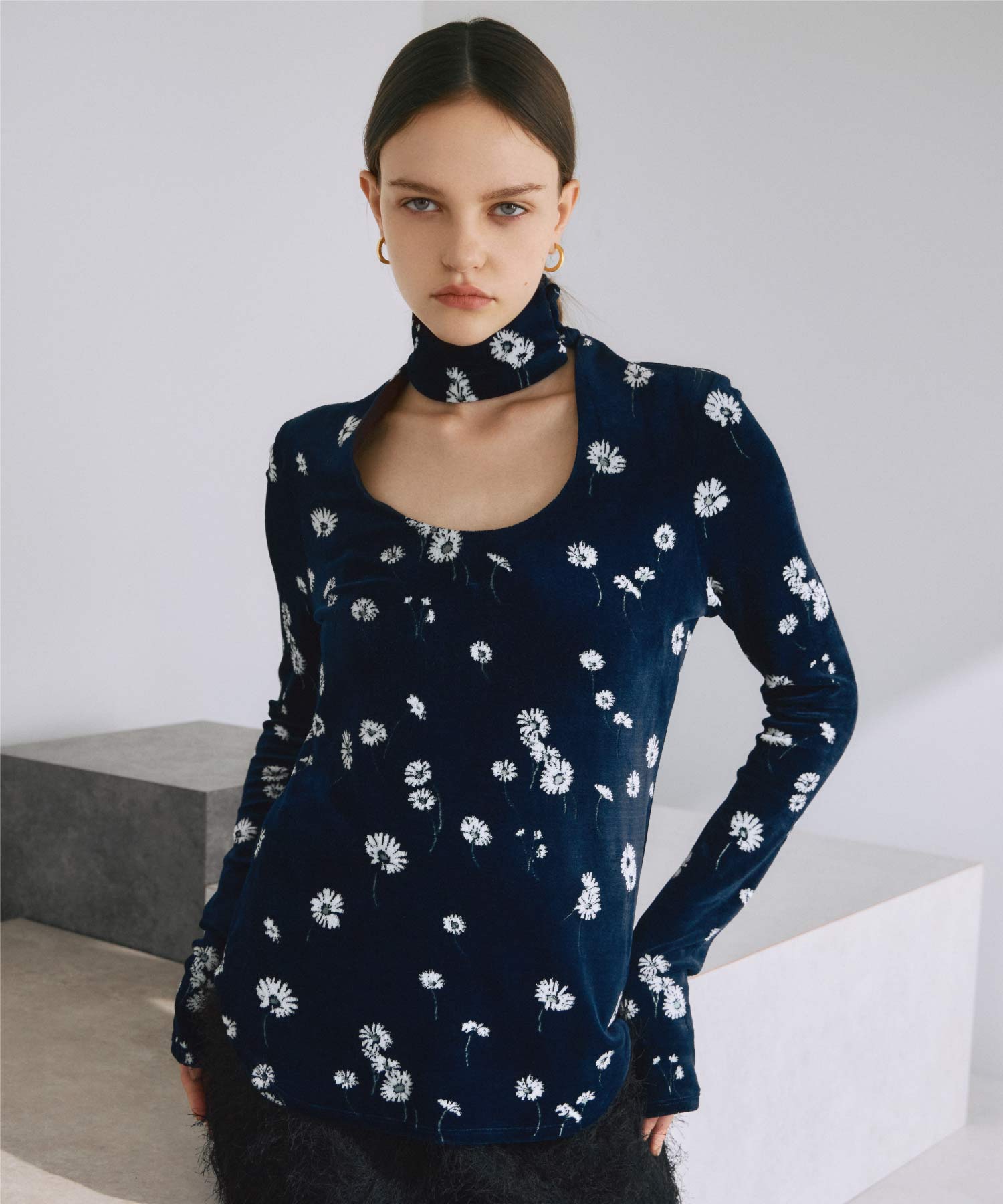 Mame Kurogouchi(マメ クロゴウチ)】 Velour Jersey Floral High Neck