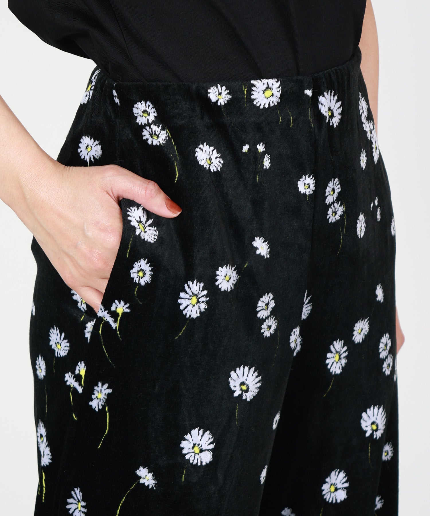 Mame Kurogouchi(マメ クロゴウチ)】 Velour Jersey Floral Trousers
