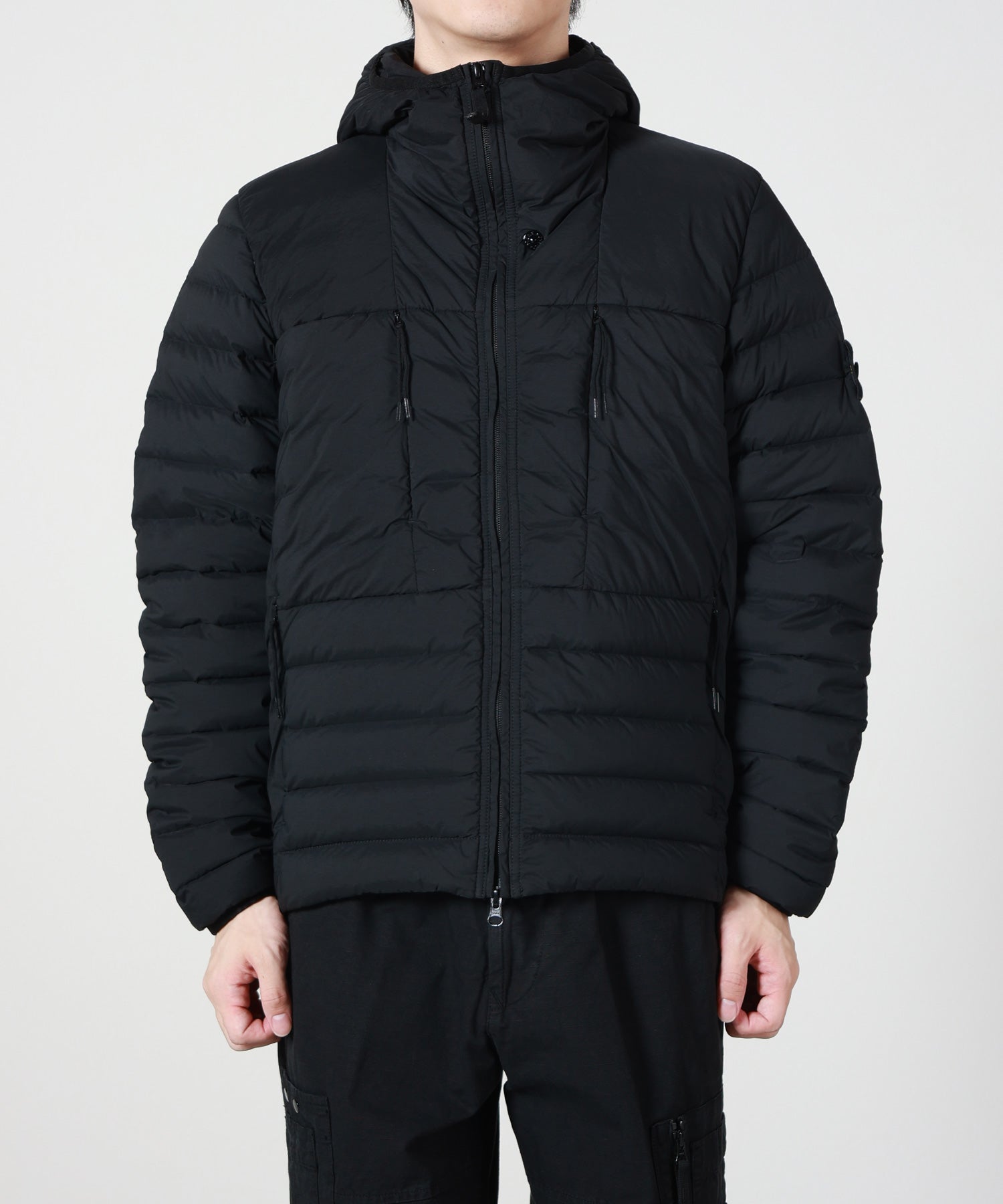 SEAMLESS TUNNEL NYLON DOWN-TC フード付ダウンジャケット ディテール1