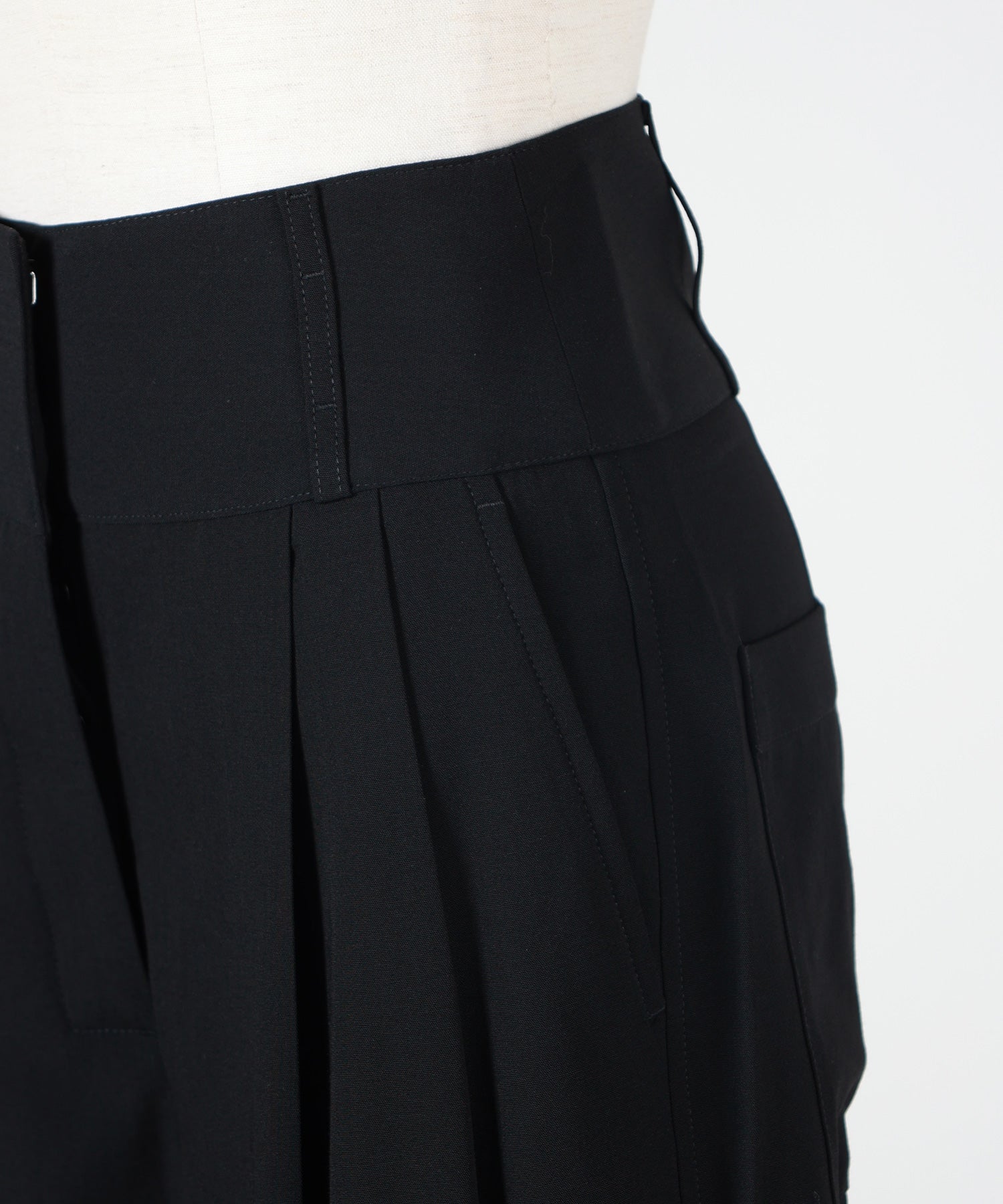 TOTEME(トーテム)】 Draped balloon trousers｜PARIGOT ONLINE（パリゴ